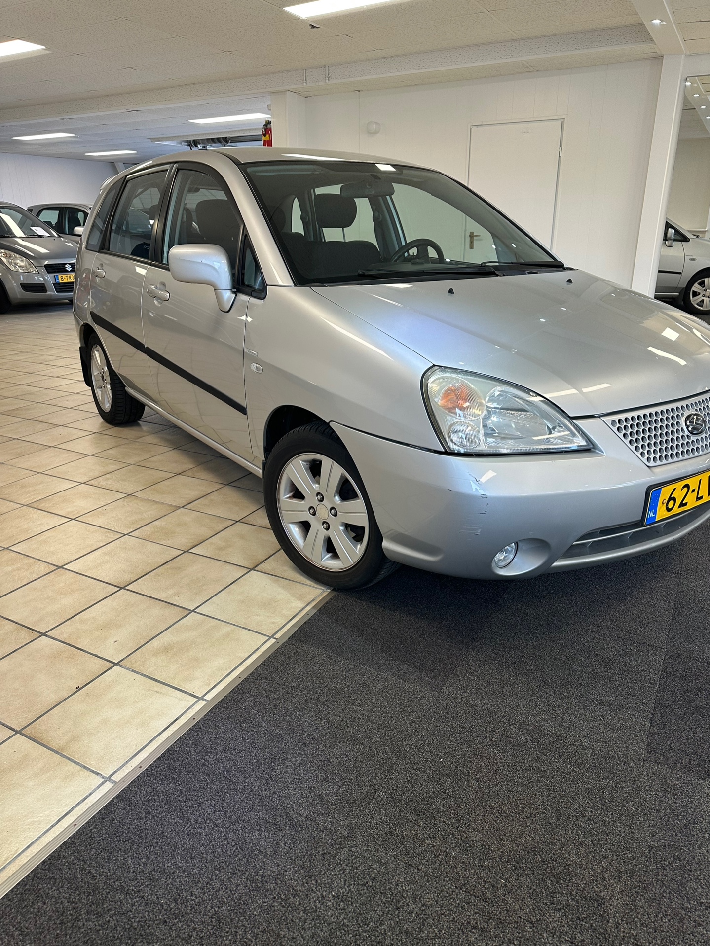 Foto van Suzuki Liana