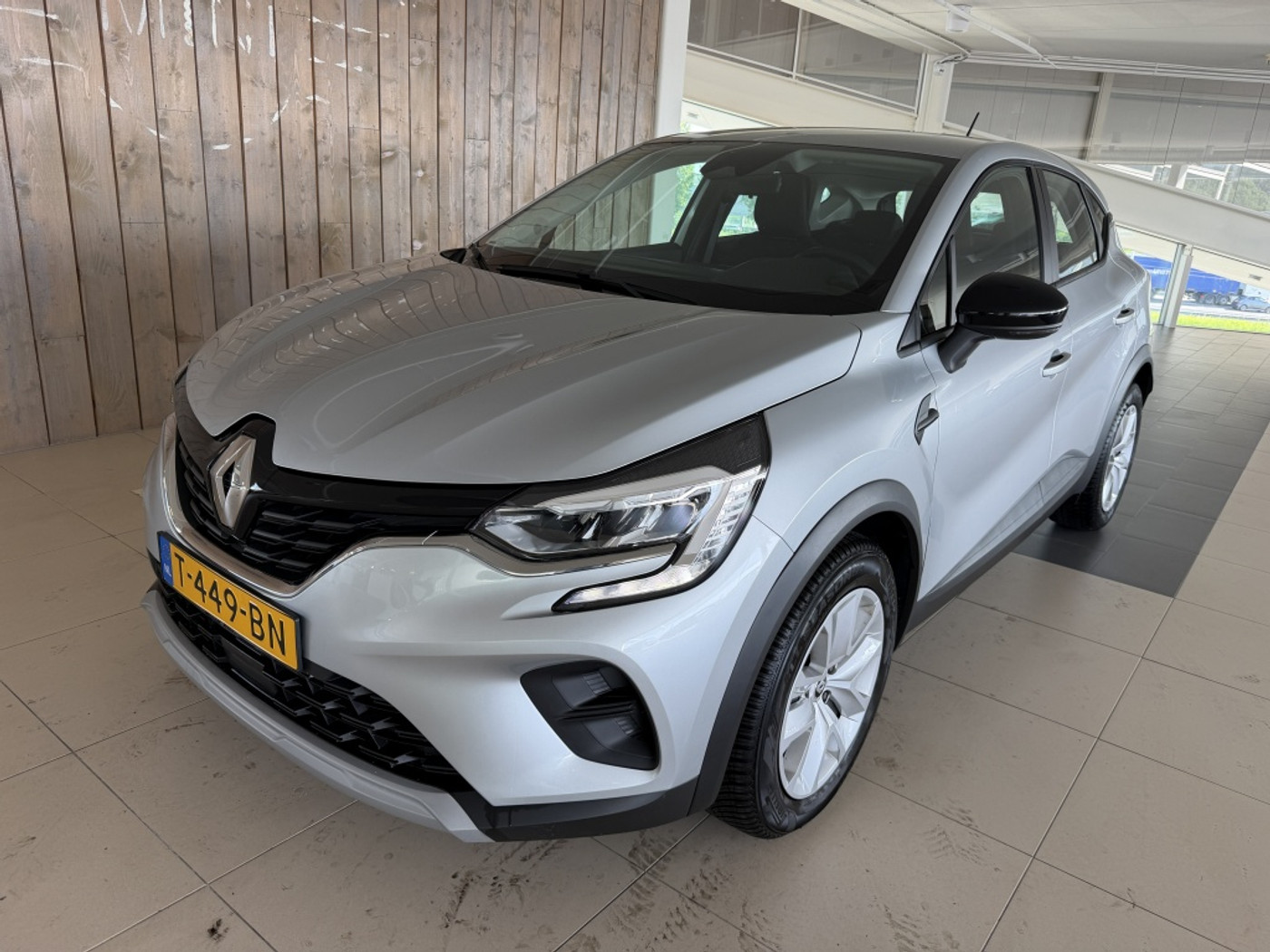 Renault Captur 1.0 TCe 90 evolution 2023 - voorkant