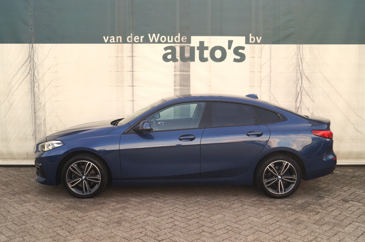 BMW 218i 218i 136pk Automaat Sportline Edition -LED-ECC-TREKHAAK- 2023 - voorkant