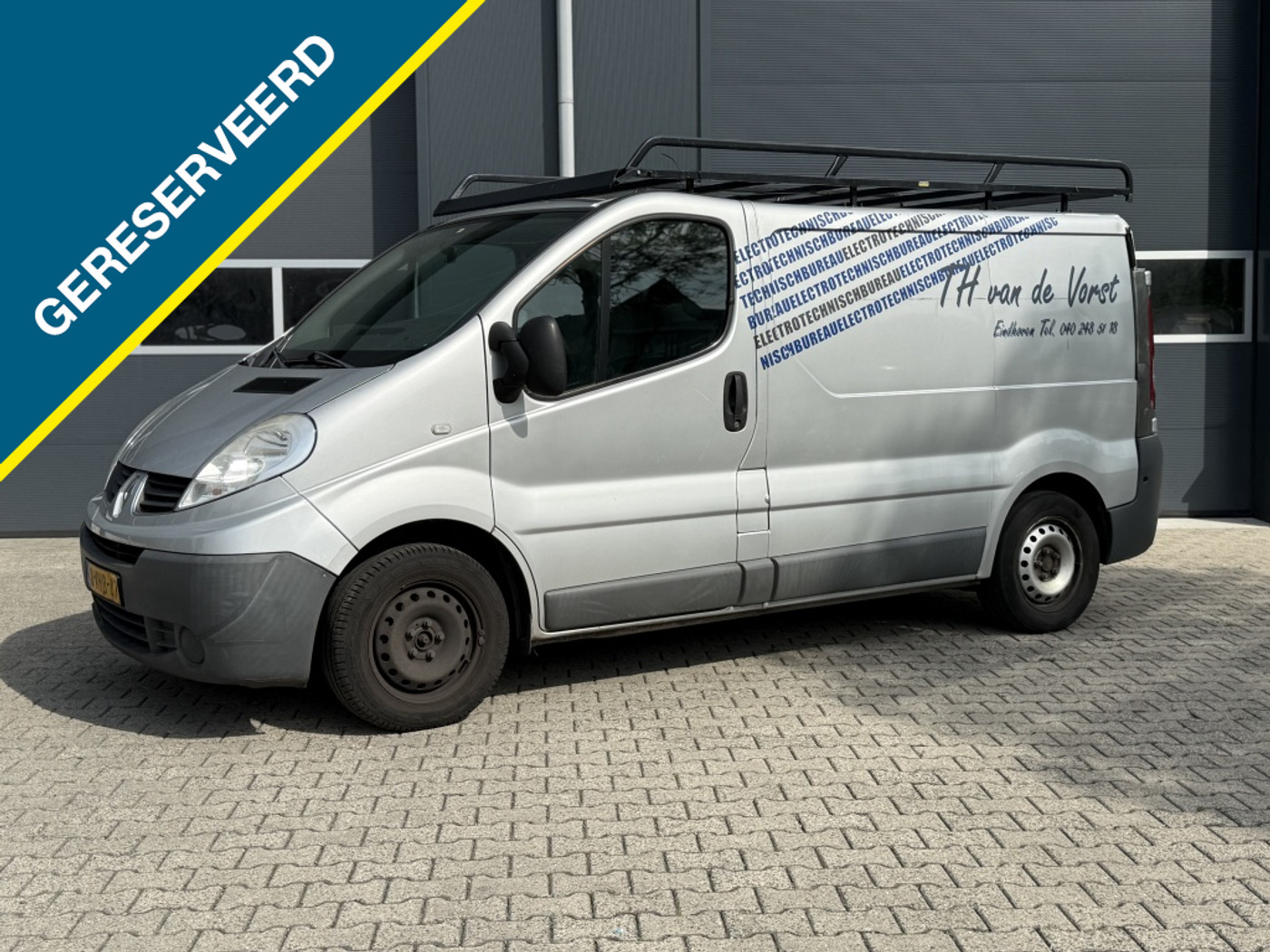Renault Trafic 2.0 dCi T27 L1H1 2010 - voorkant