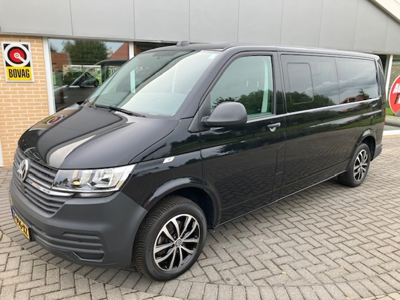 Volkswagen Kombi 2.0 TDI L2H1 Comf. 9 pers. 2022 - voorkant