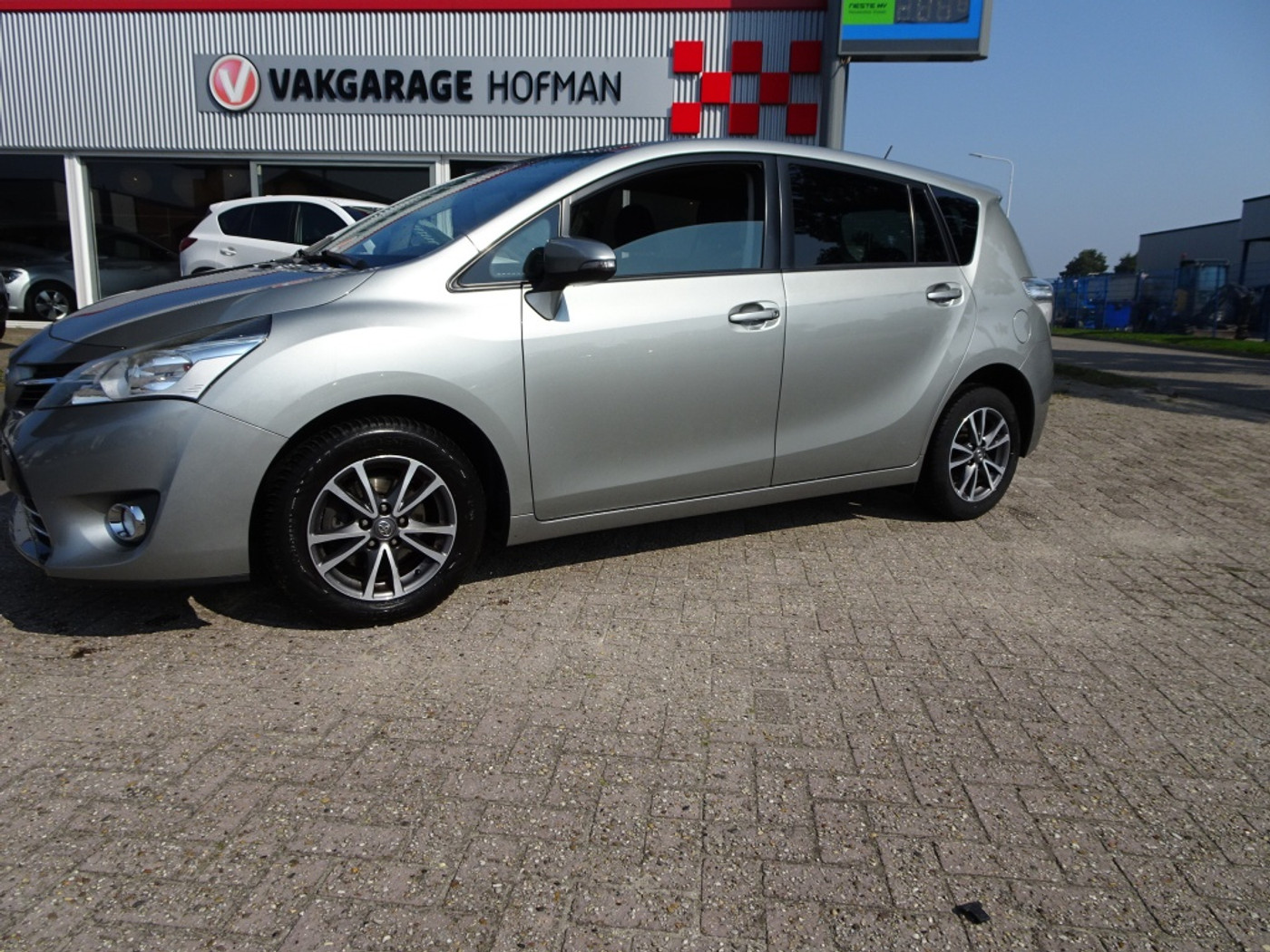 Toyota Toyota Verso 1.6 VVT-i Business 2013 - voorkant