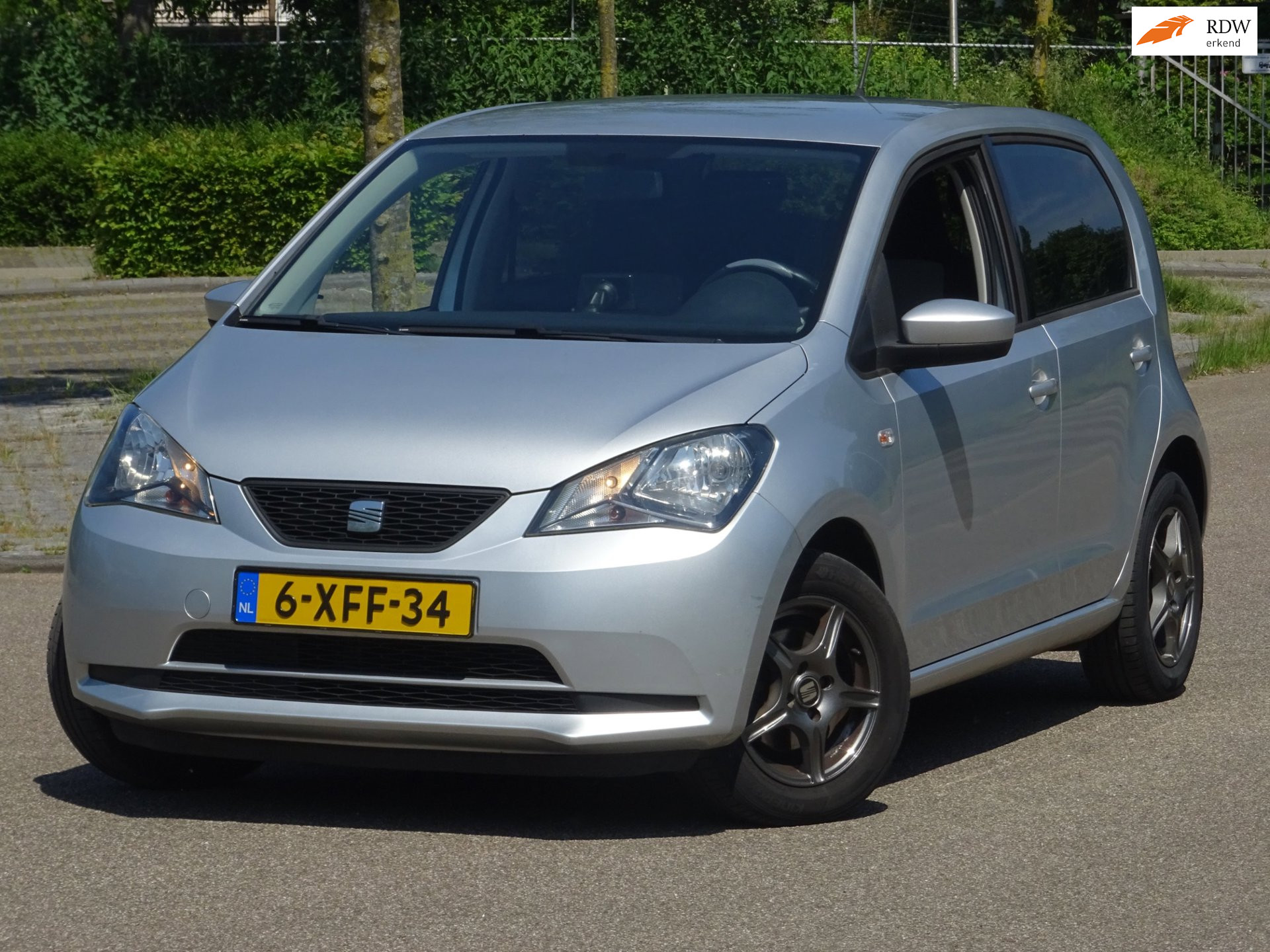 Seat Mii 1.0 Style BJ2013 5DEURS AIRCO/NAVI/APK 28-5-2027 2013 - voorkant