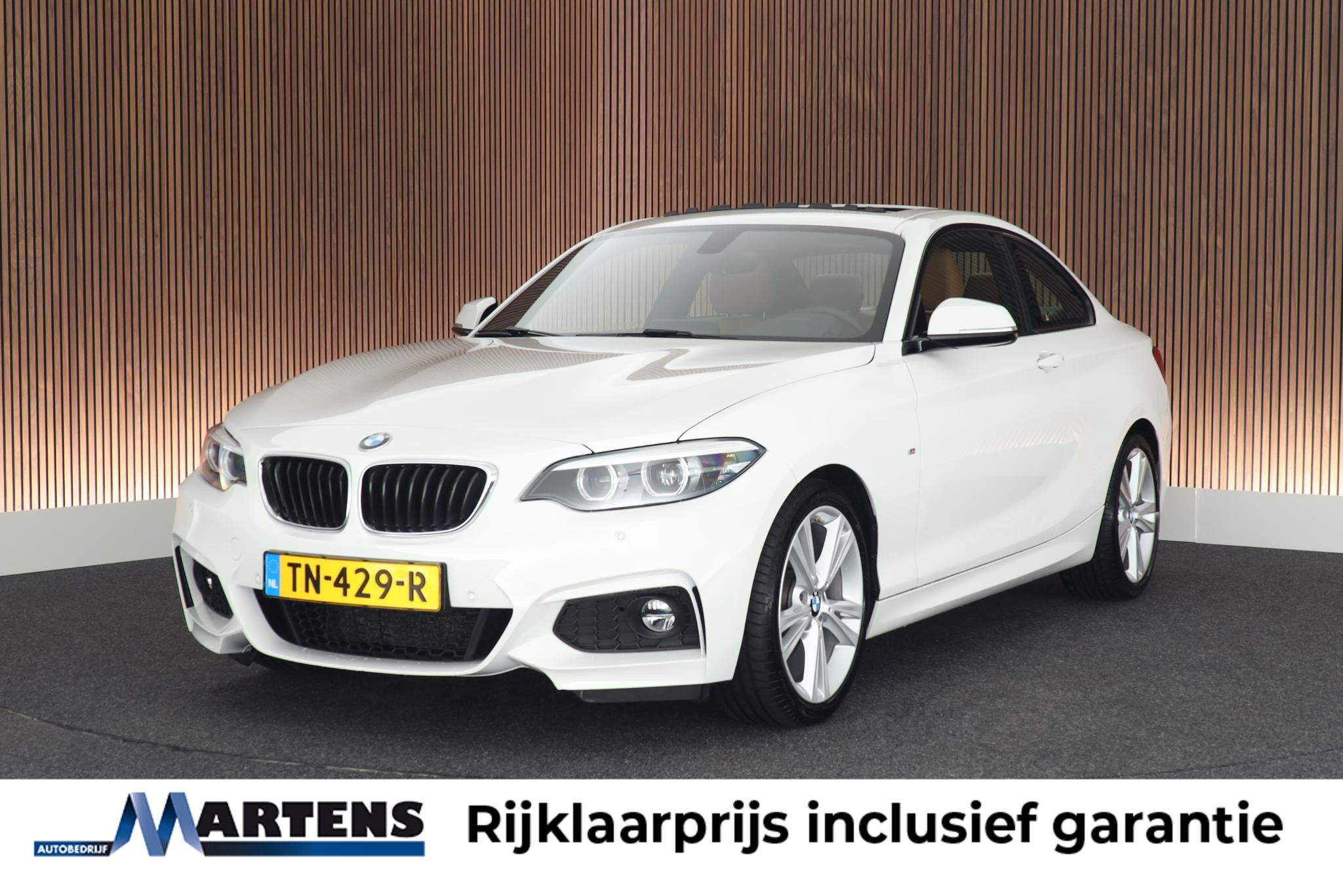 BMW 220i 220i 184pk High Executive 2018 - voorkant