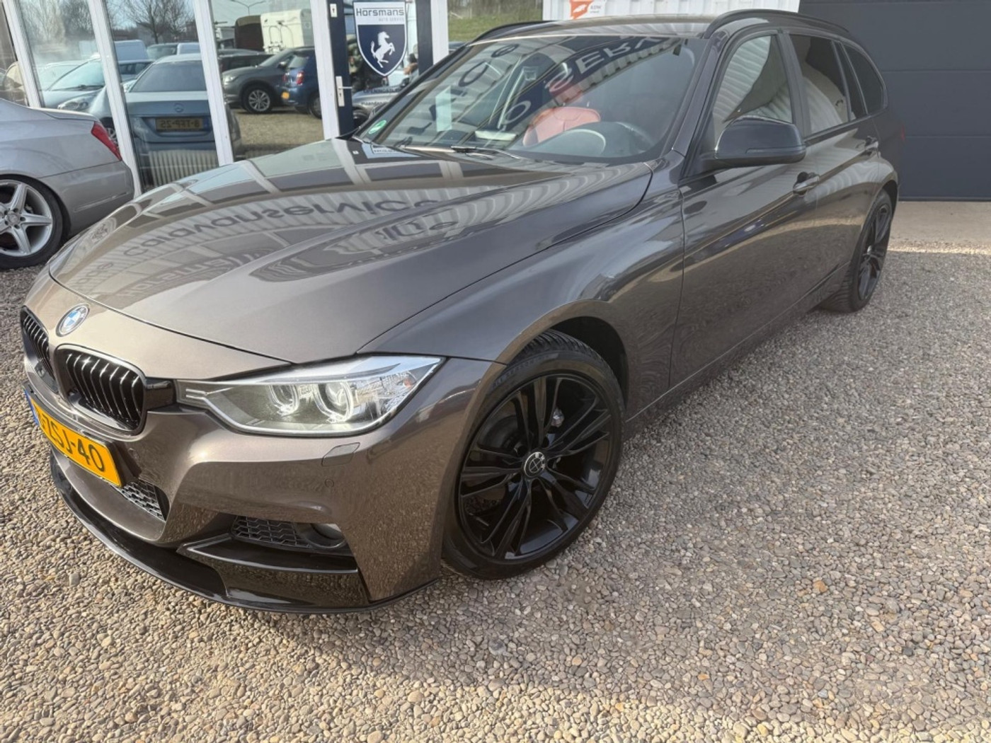 BMW 316i gereserveerd 2013 - voorkant