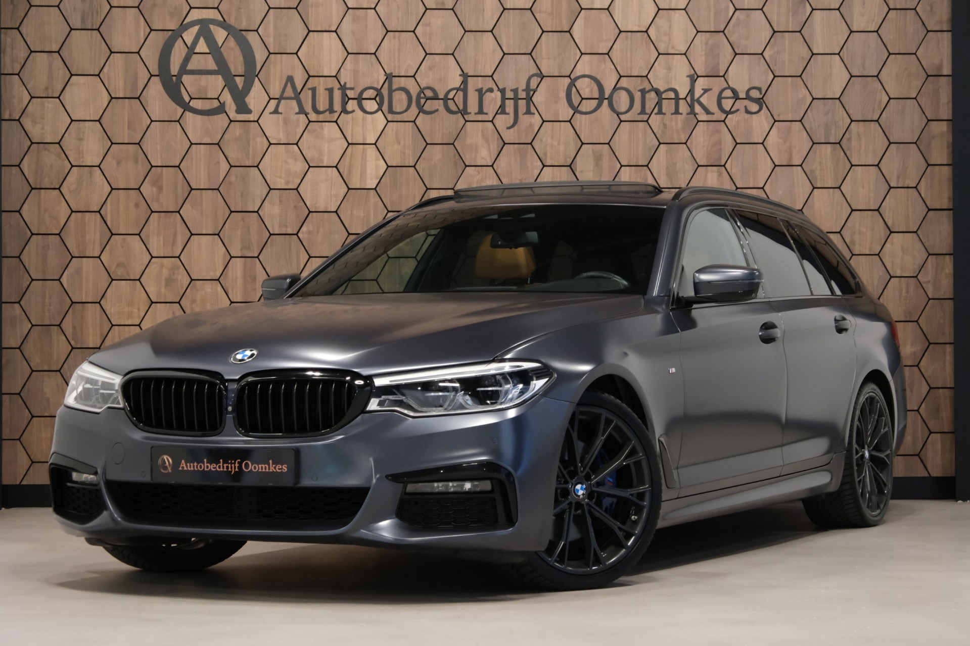 BMW 530i 530i High Executive 2018 - voorkant