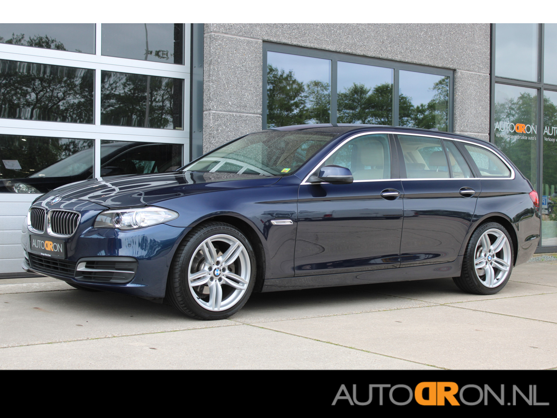 BMW 520i 520i Luxury Edition 2013 - voorkant