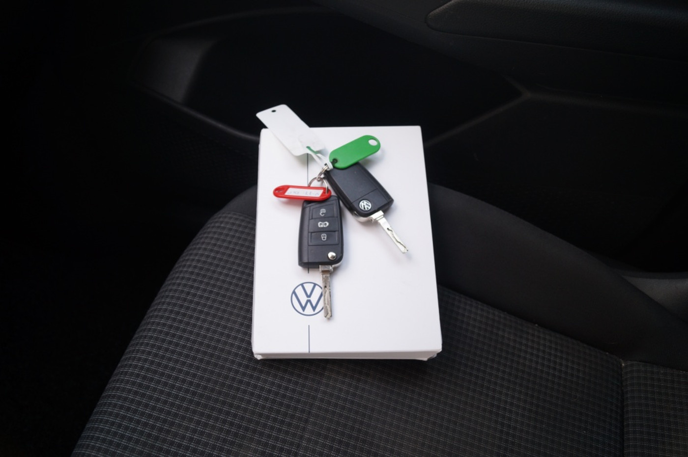 Foto van Volkswagen Caddy Modified Partition Wall