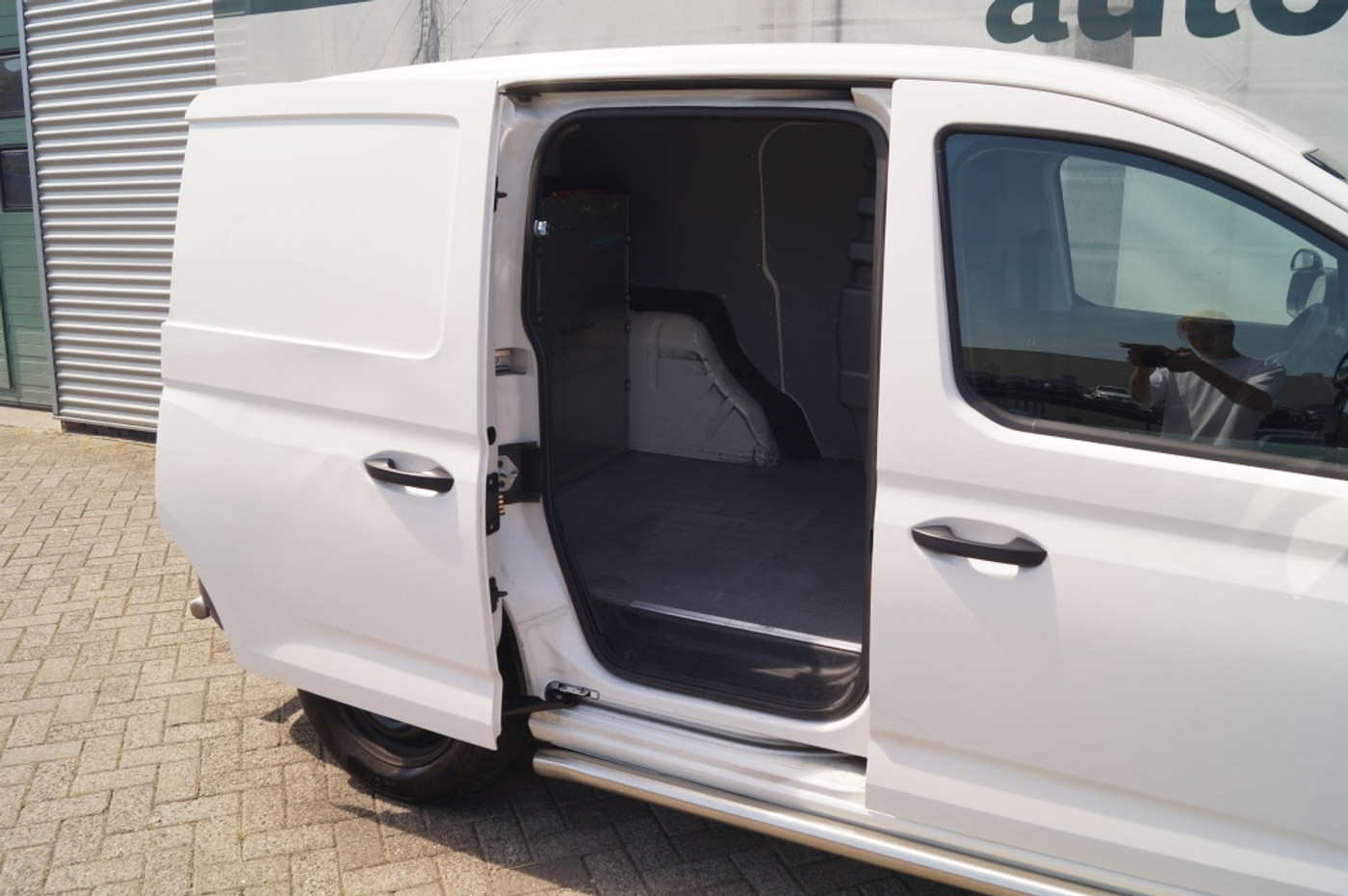 Foto van Volkswagen Caddy Modified Partition Wall