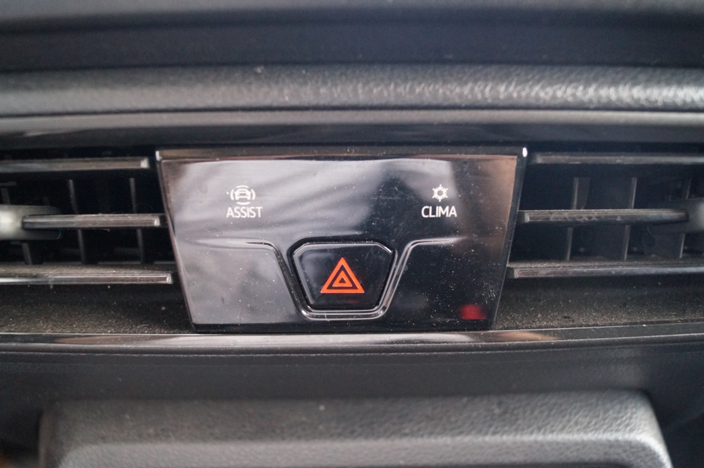 Foto van Volkswagen Caddy Modified Partition Wall