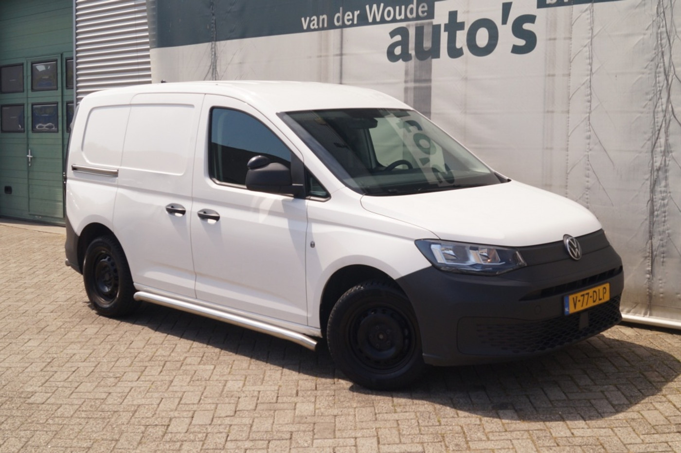 Foto van Volkswagen Caddy Modified Partition Wall