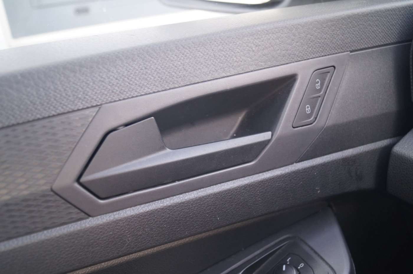 Foto van Volkswagen Caddy Modified Partition Wall