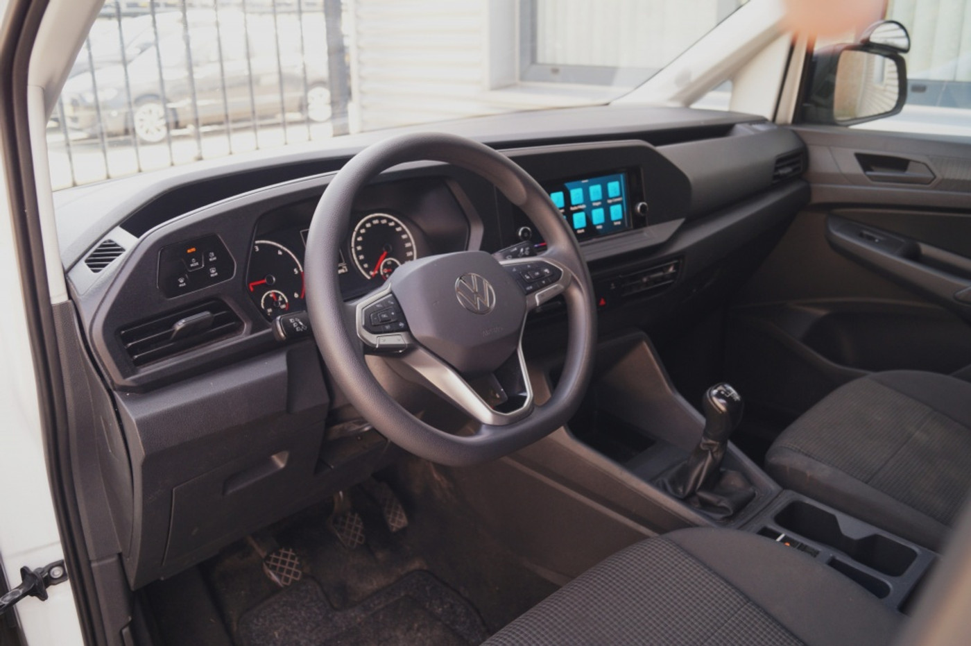 Foto van Volkswagen Caddy Modified Partition Wall