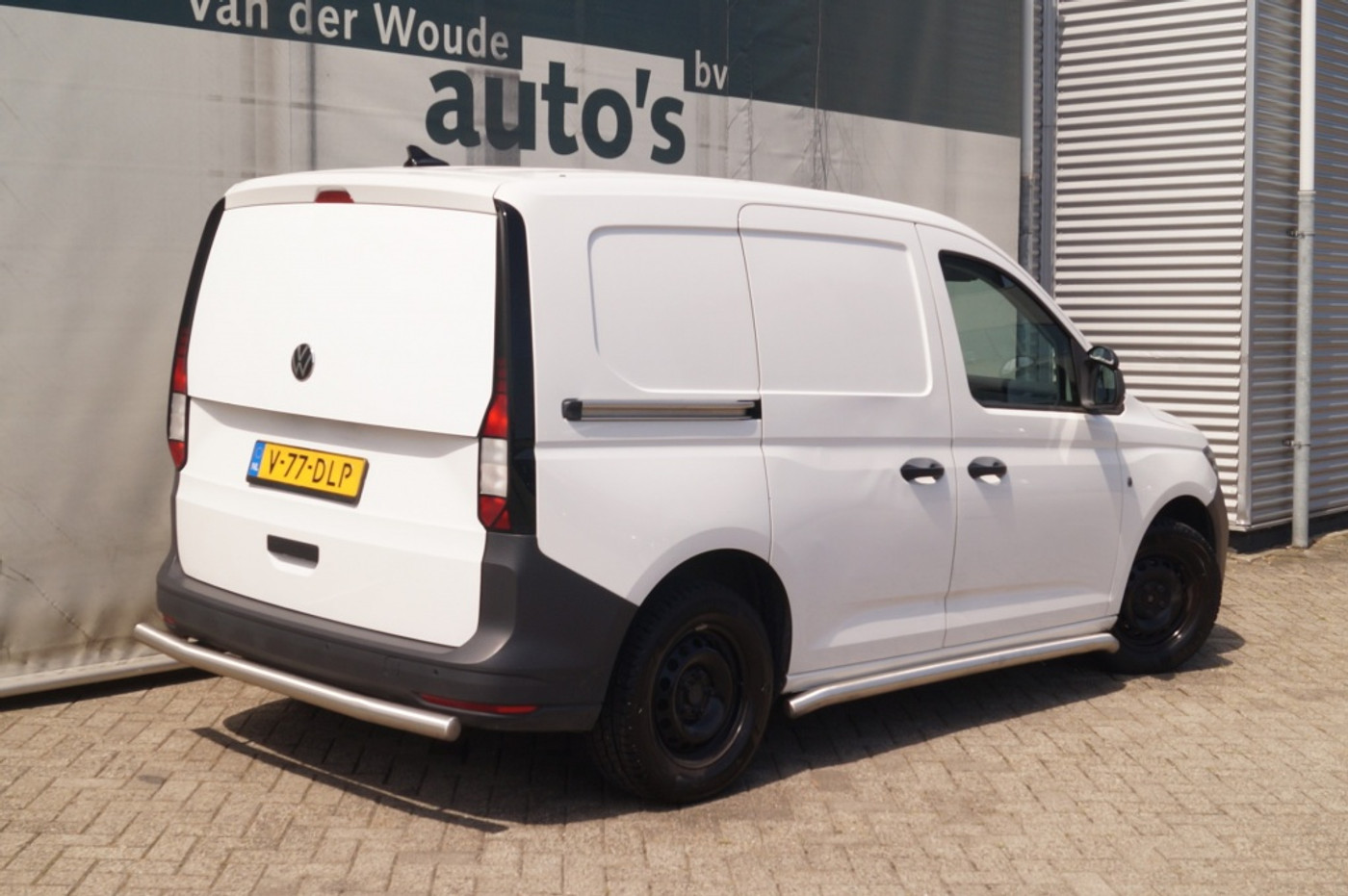 Foto van Volkswagen Caddy Modified Partition Wall