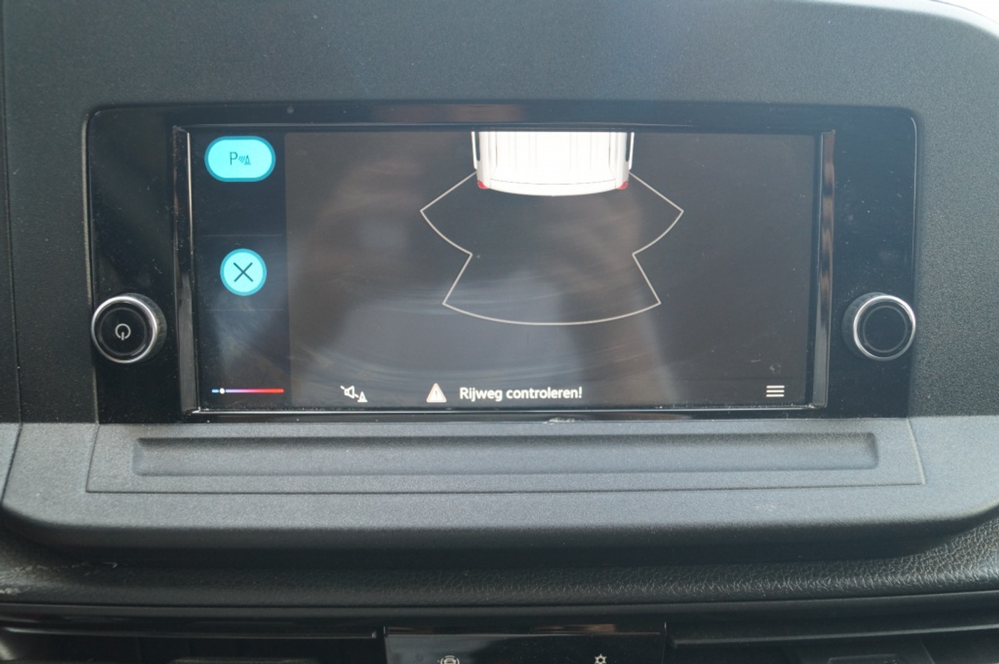 Foto van Volkswagen Caddy Modified Partition Wall