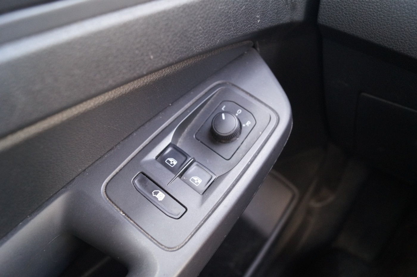 Foto van Volkswagen Caddy Modified Partition Wall