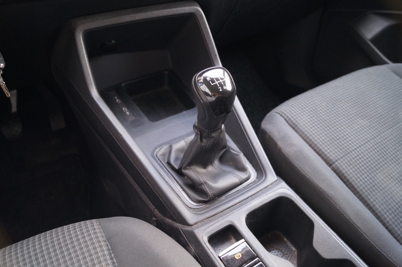 Foto van Volkswagen Caddy Modified Partition Wall
