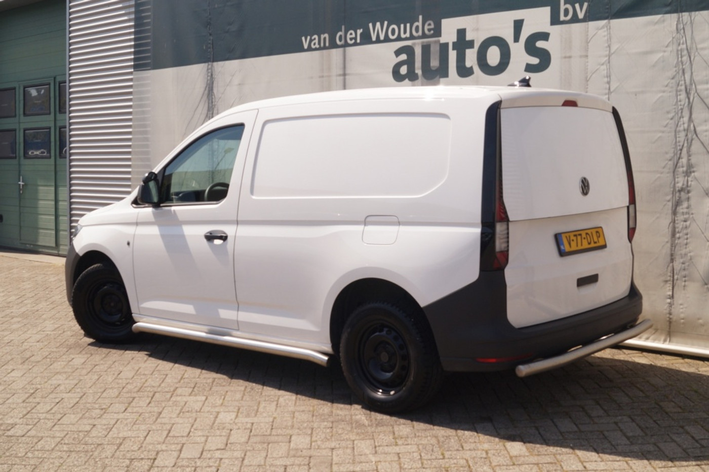 Foto van Volkswagen Caddy Modified Partition Wall