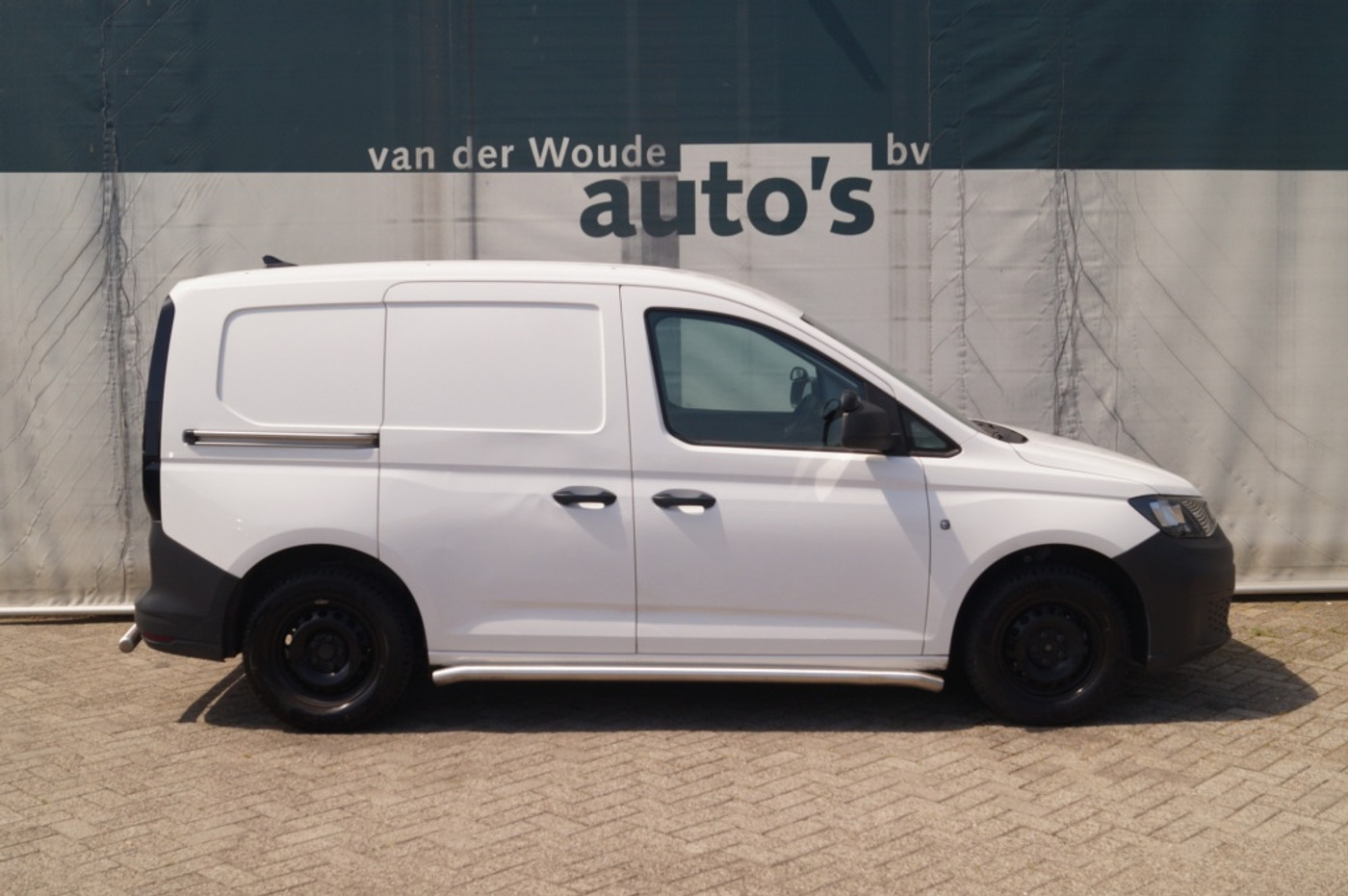 Foto van Volkswagen Caddy Modified Partition Wall
