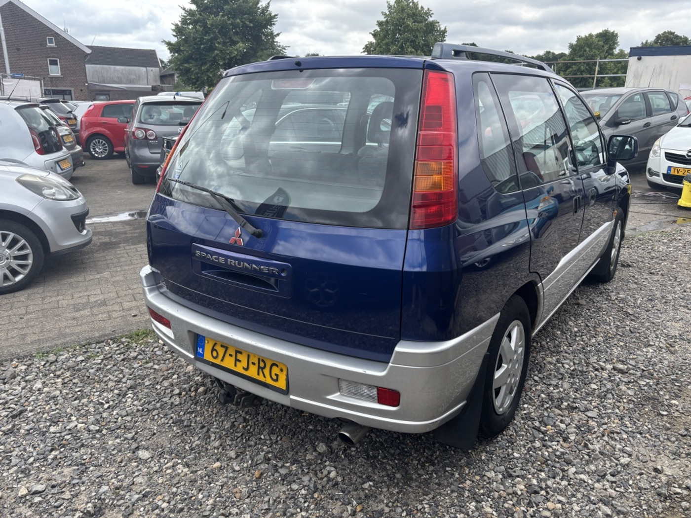 Foto van Mitsubishi Space Runner