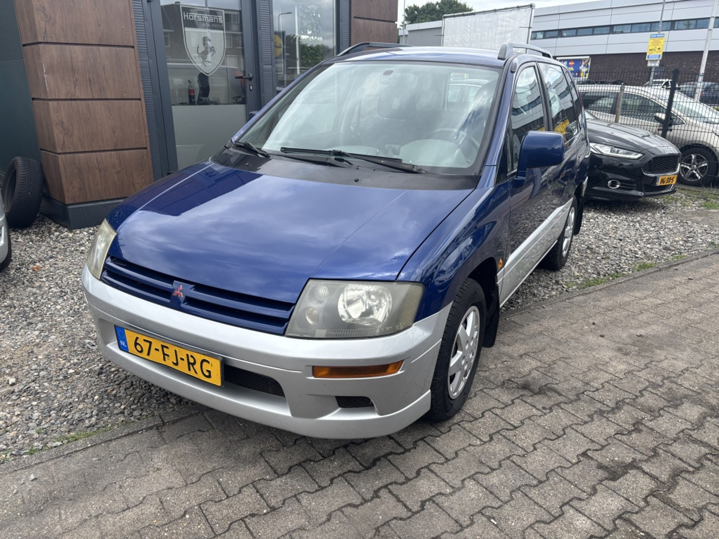 Mitsubishi Space Runner 2.0 GLX 2000 - voorkant