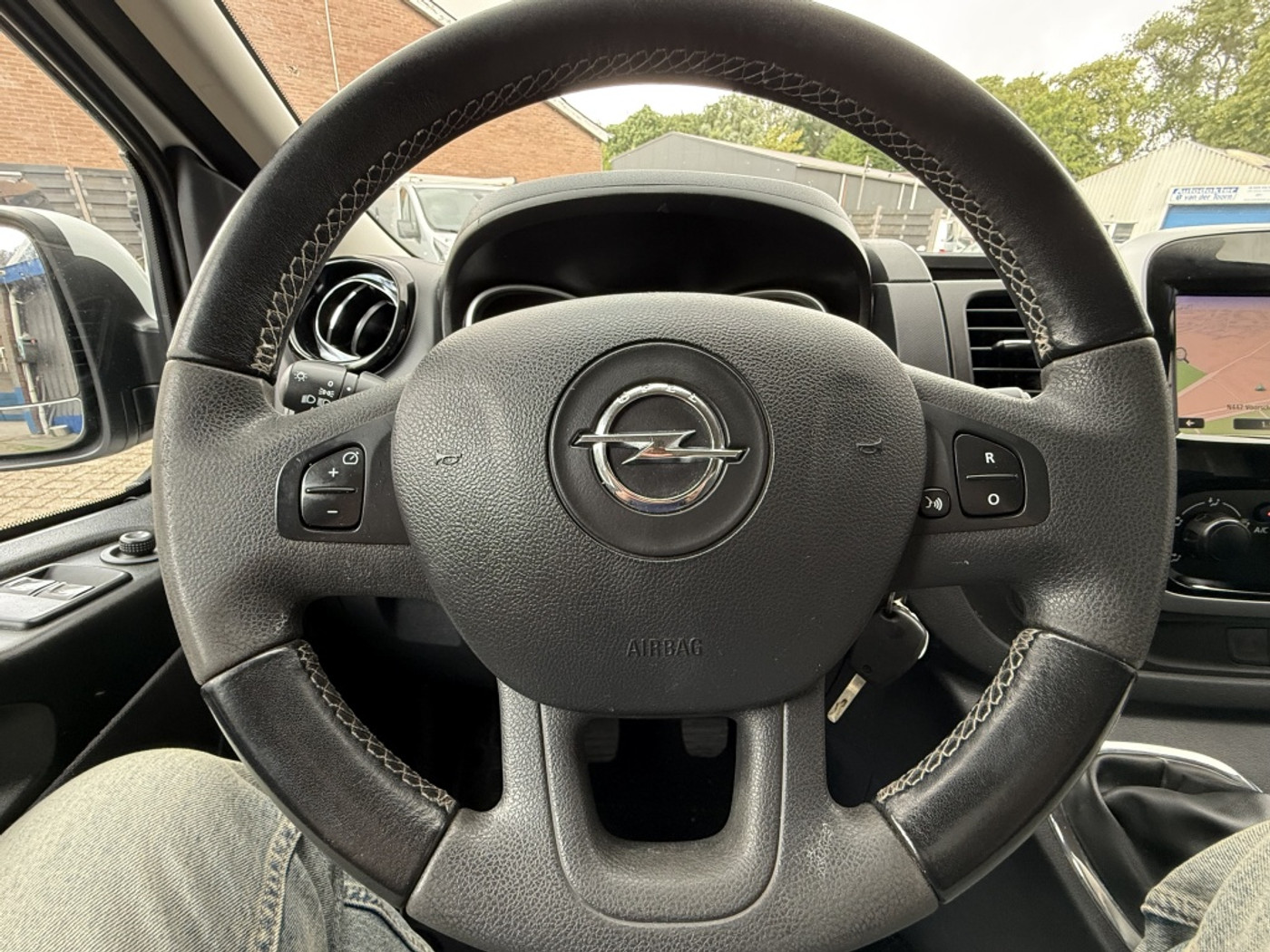 Foto van Opel Vivaro-b