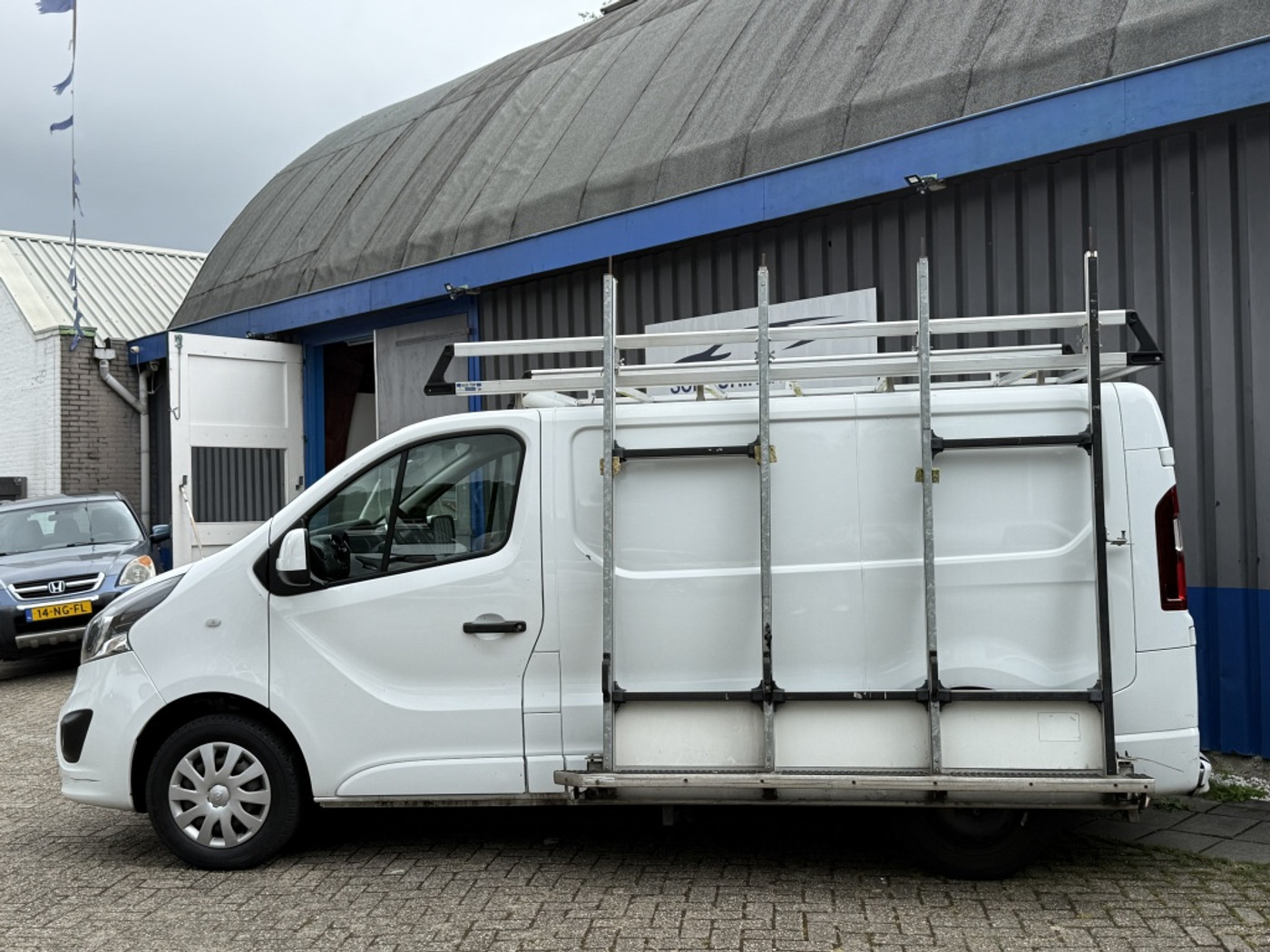 Foto van Opel Vivaro-b