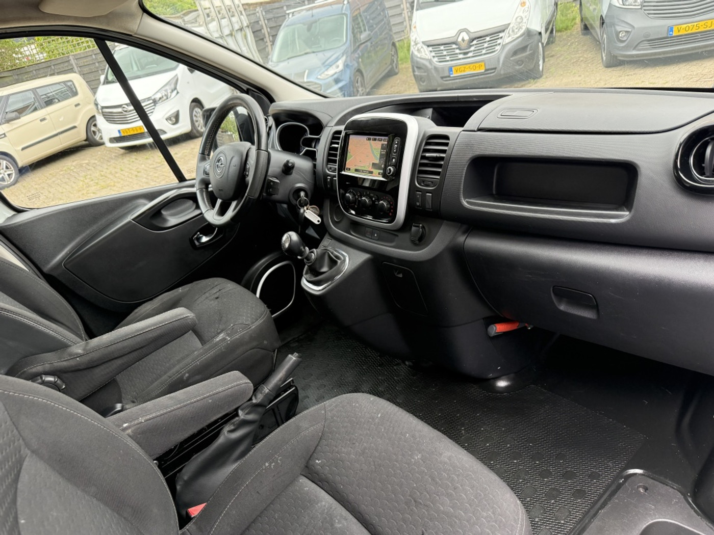 Foto van Opel Vivaro-b