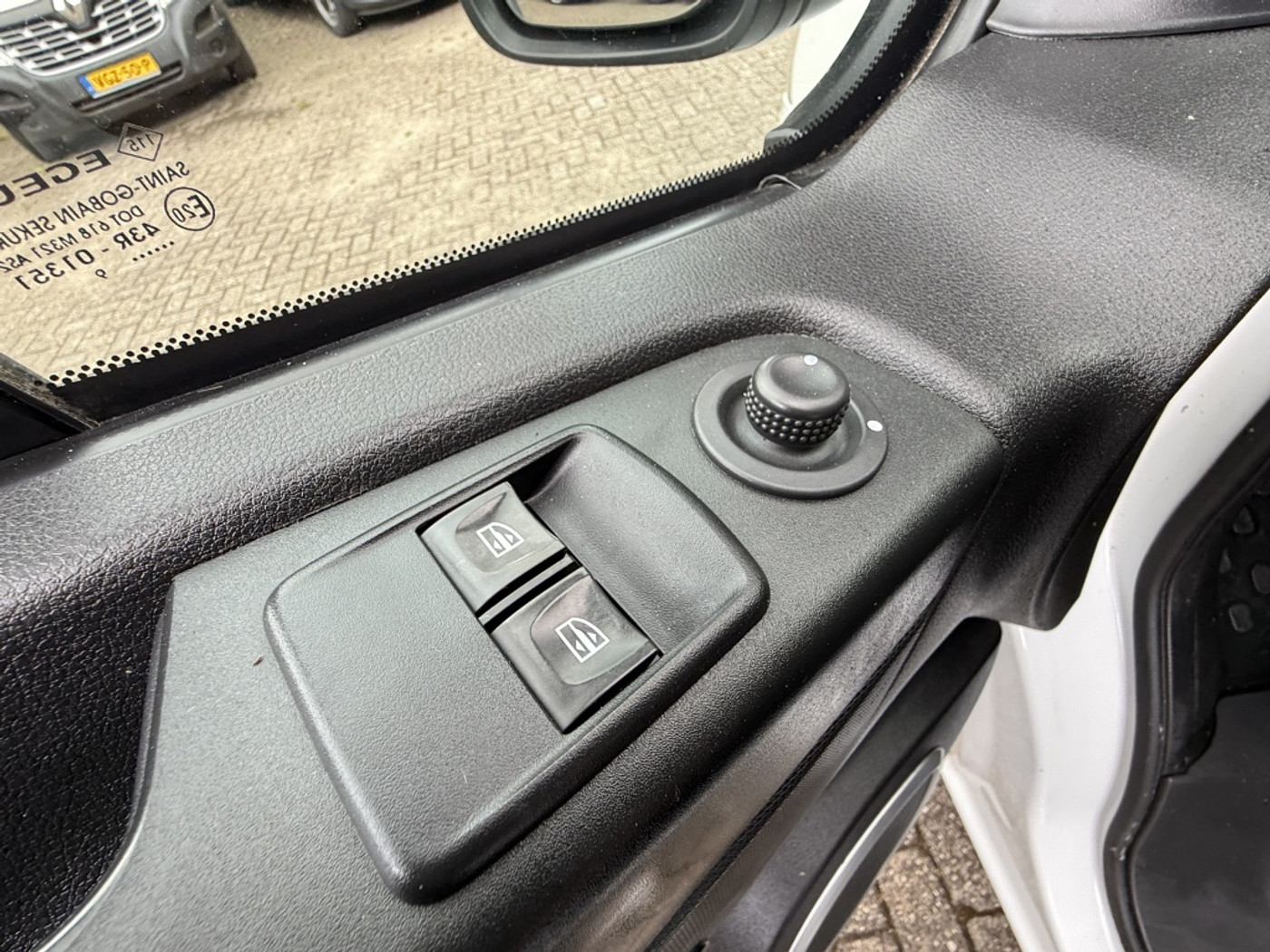 Foto van Opel Vivaro-b