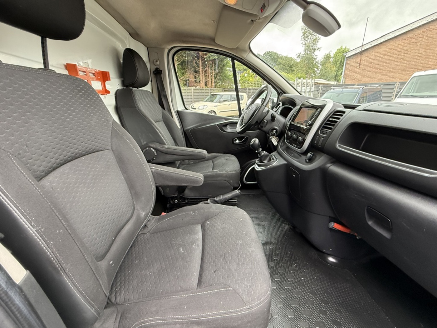 Foto van Opel Vivaro-b
