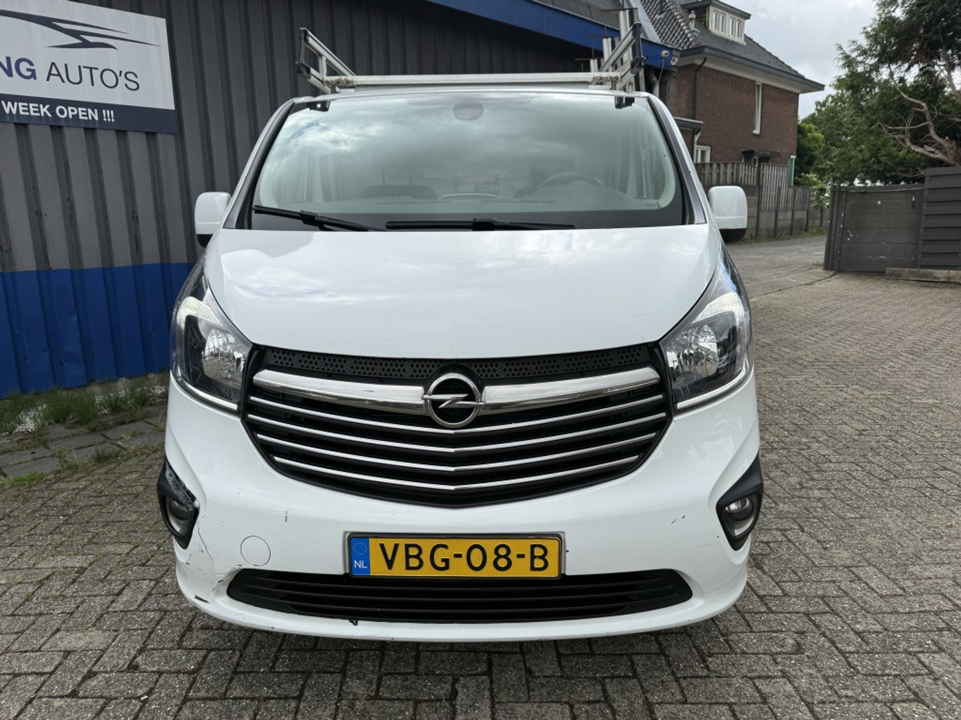 Foto van Opel Vivaro-b