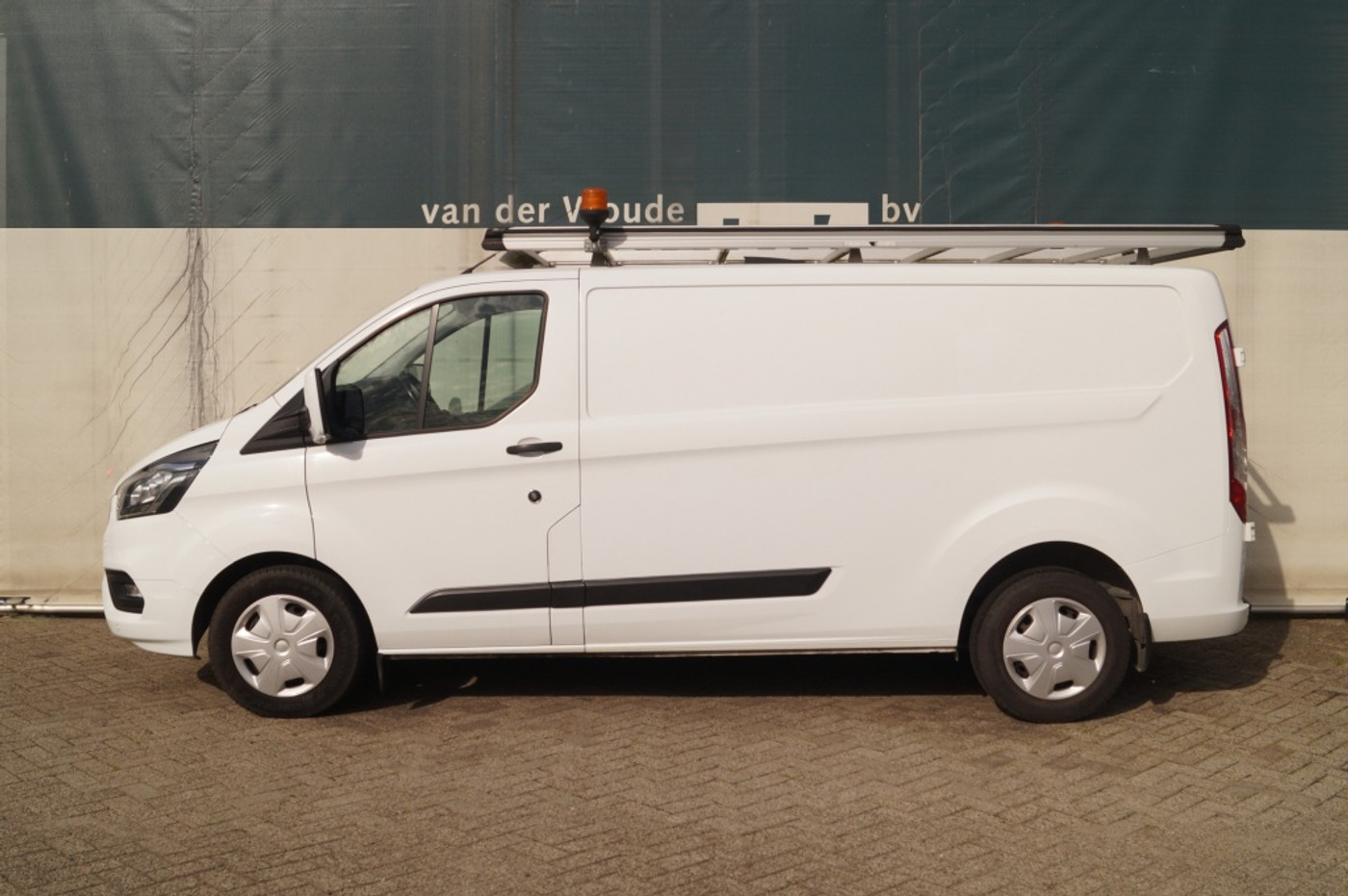 Ford Transit Custom 2.0 TDCI 130pk L2-H1 340 Edition -NAVI-LEER-CAM- 2021 - voorkant
