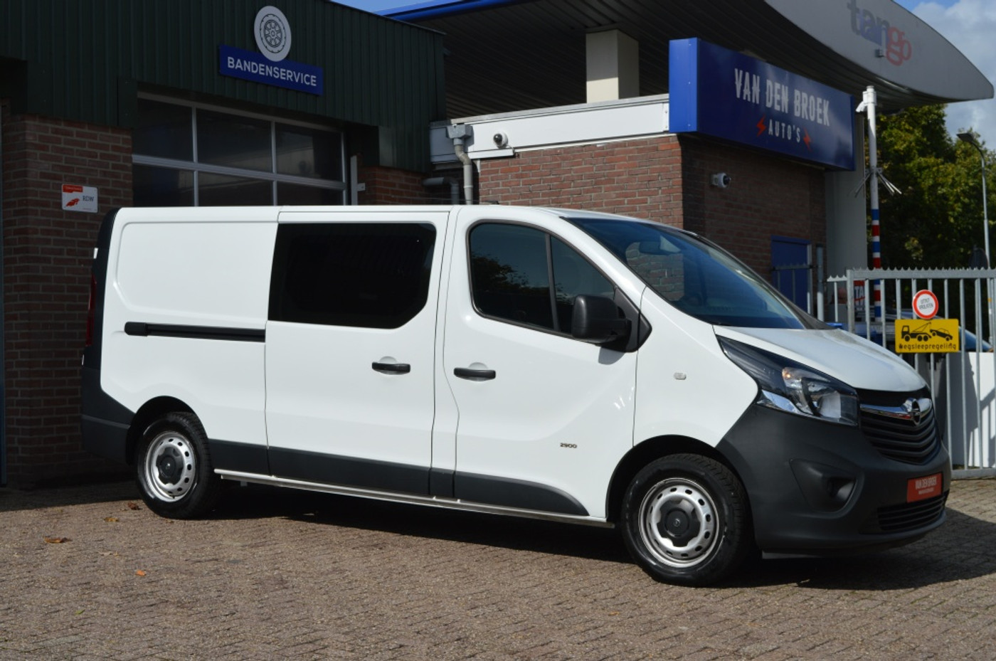Foto van Opel Vivaro-b