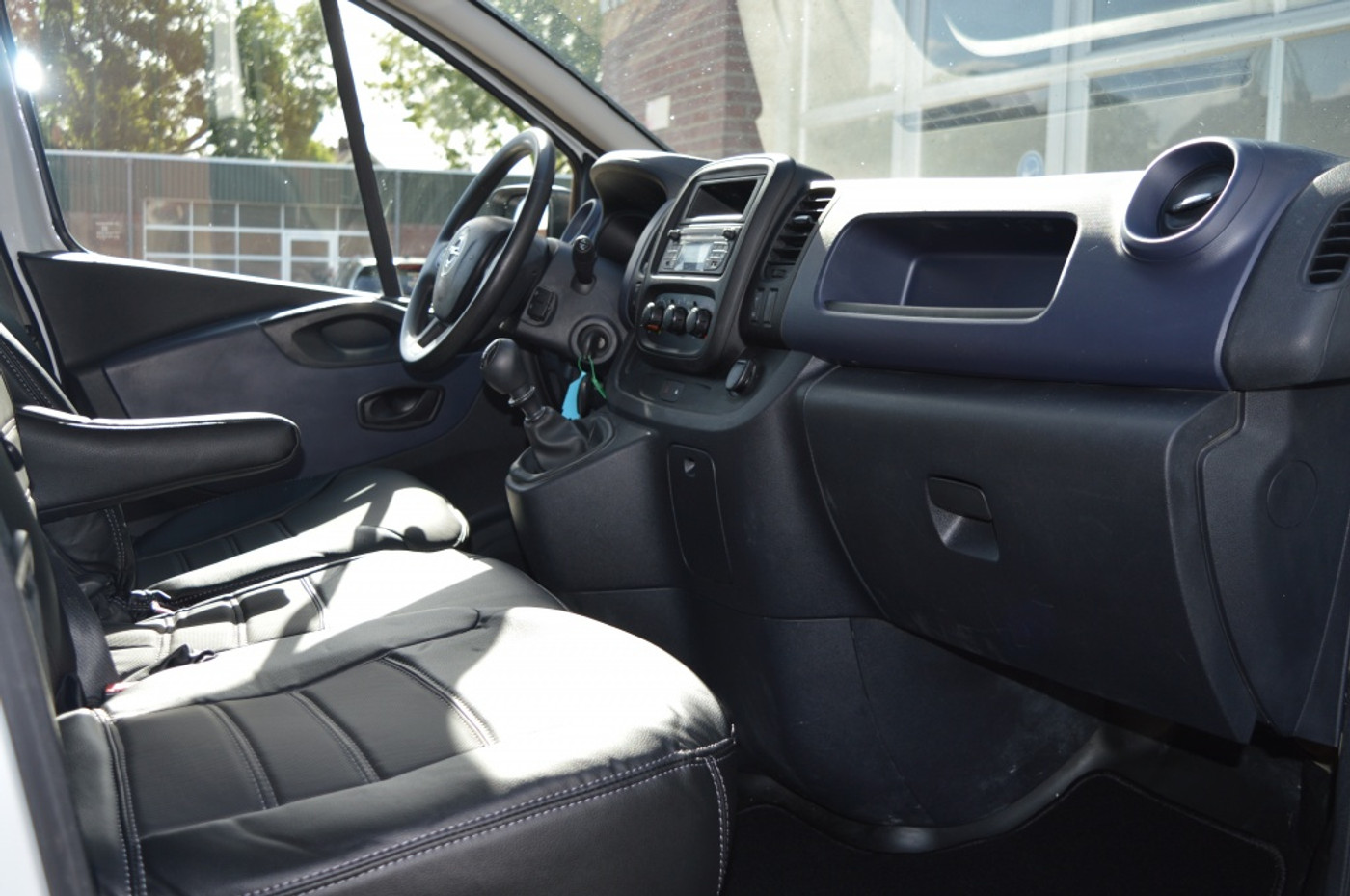 Foto van Opel Vivaro-b