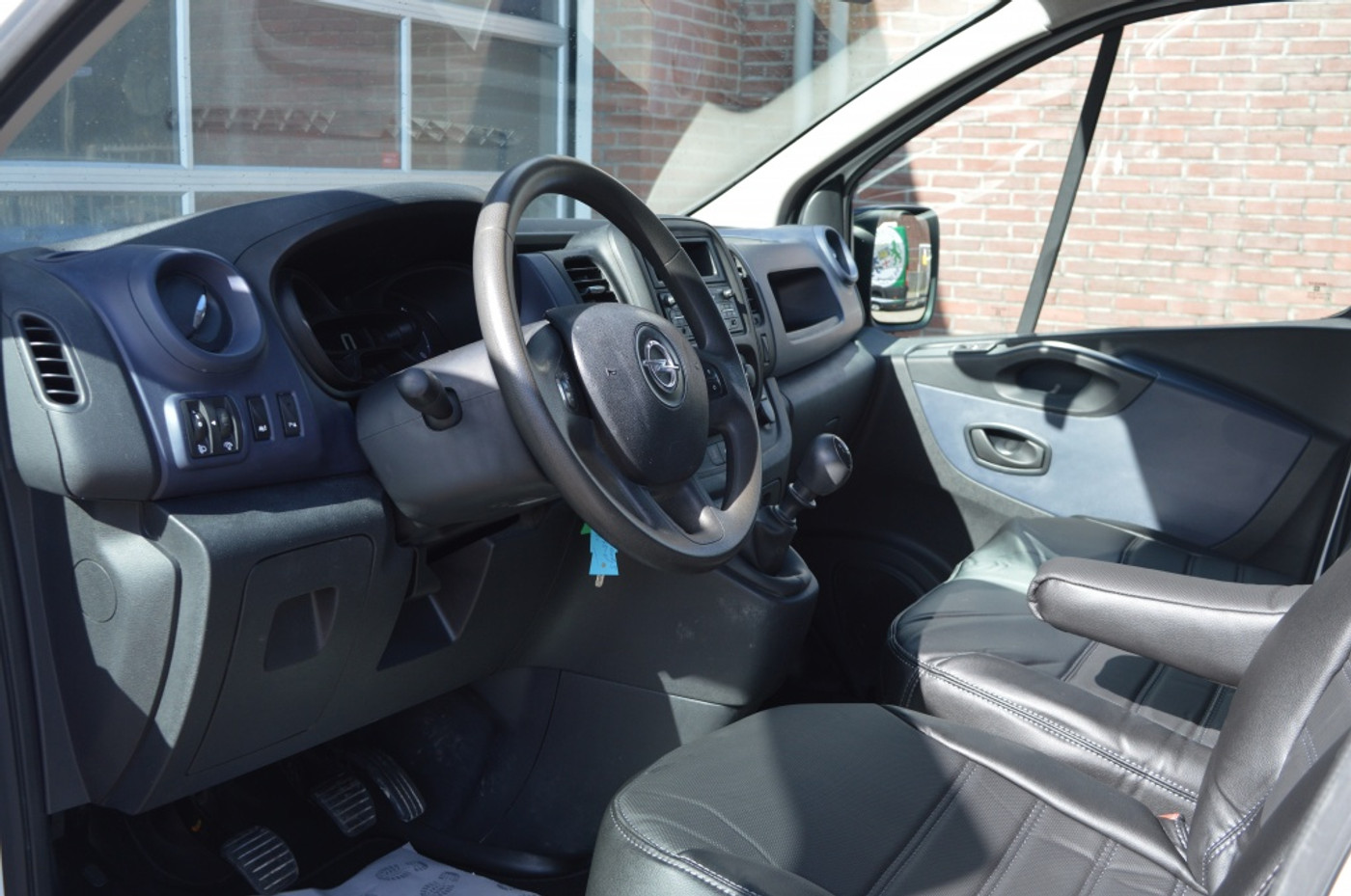 Foto van Opel Vivaro-b