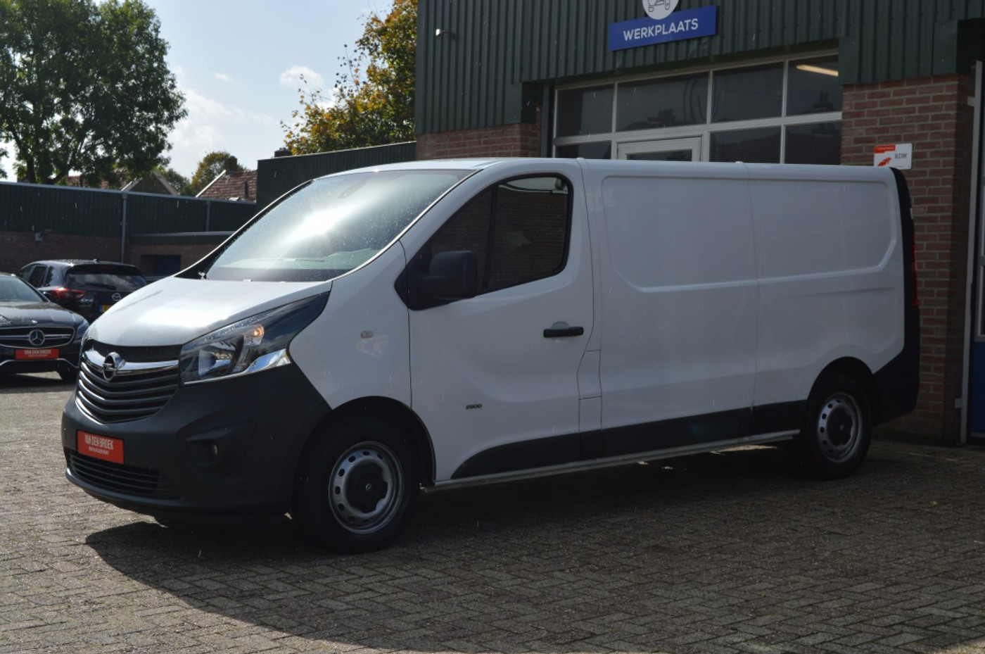 Foto van Opel Vivaro-b