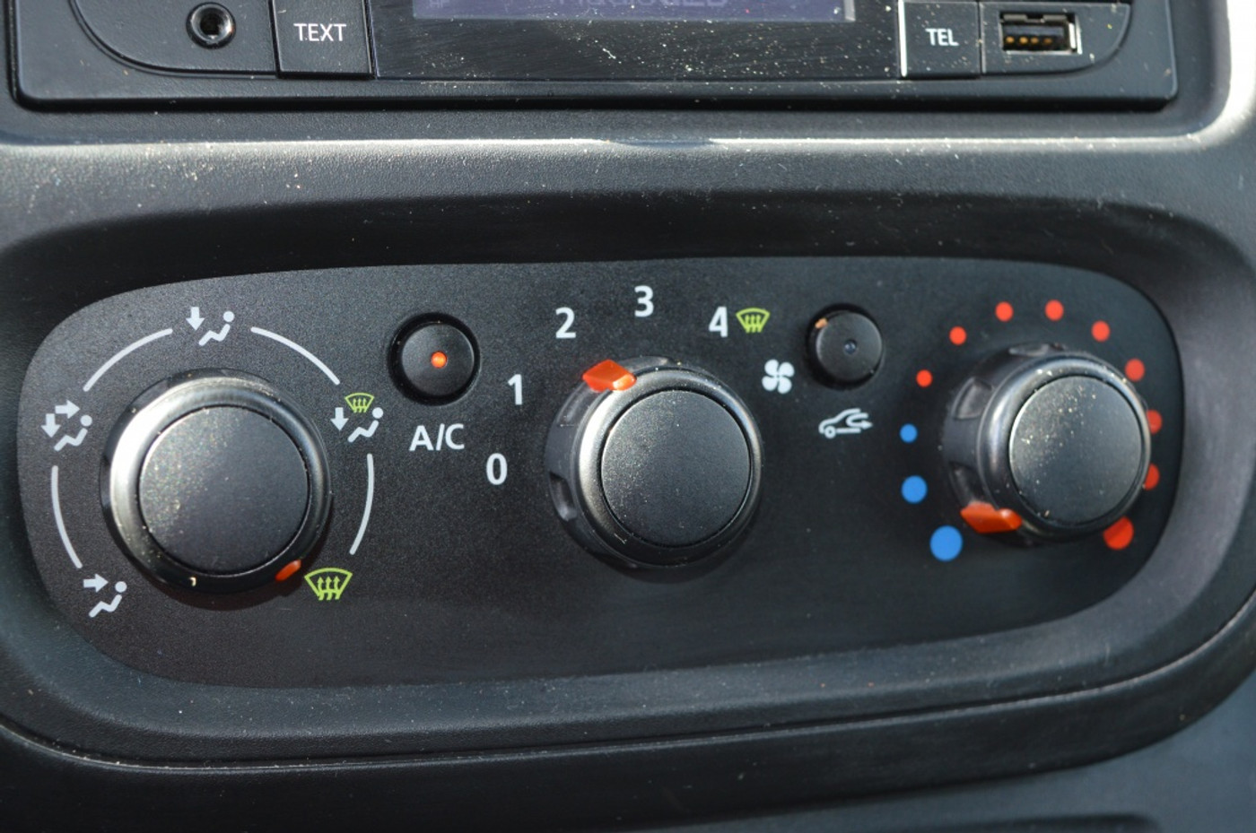 Foto van Opel Vivaro-b