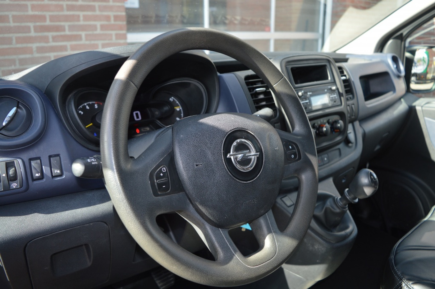 Foto van Opel Vivaro-b