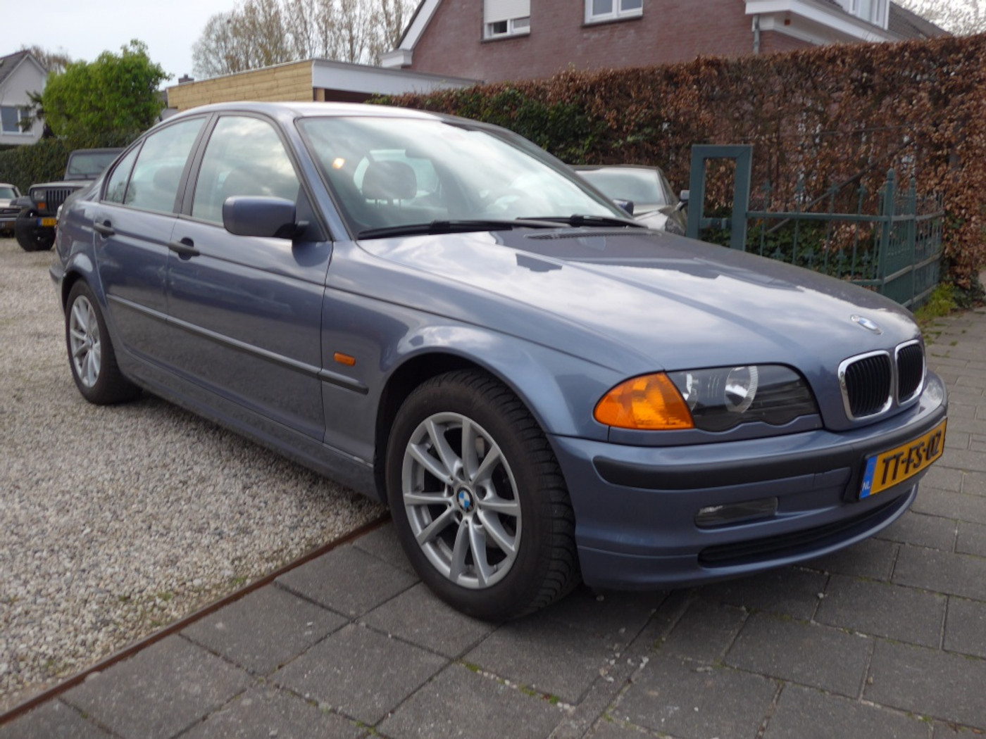 BMW 3er Reihe 318i Executive 1998 - voorkant