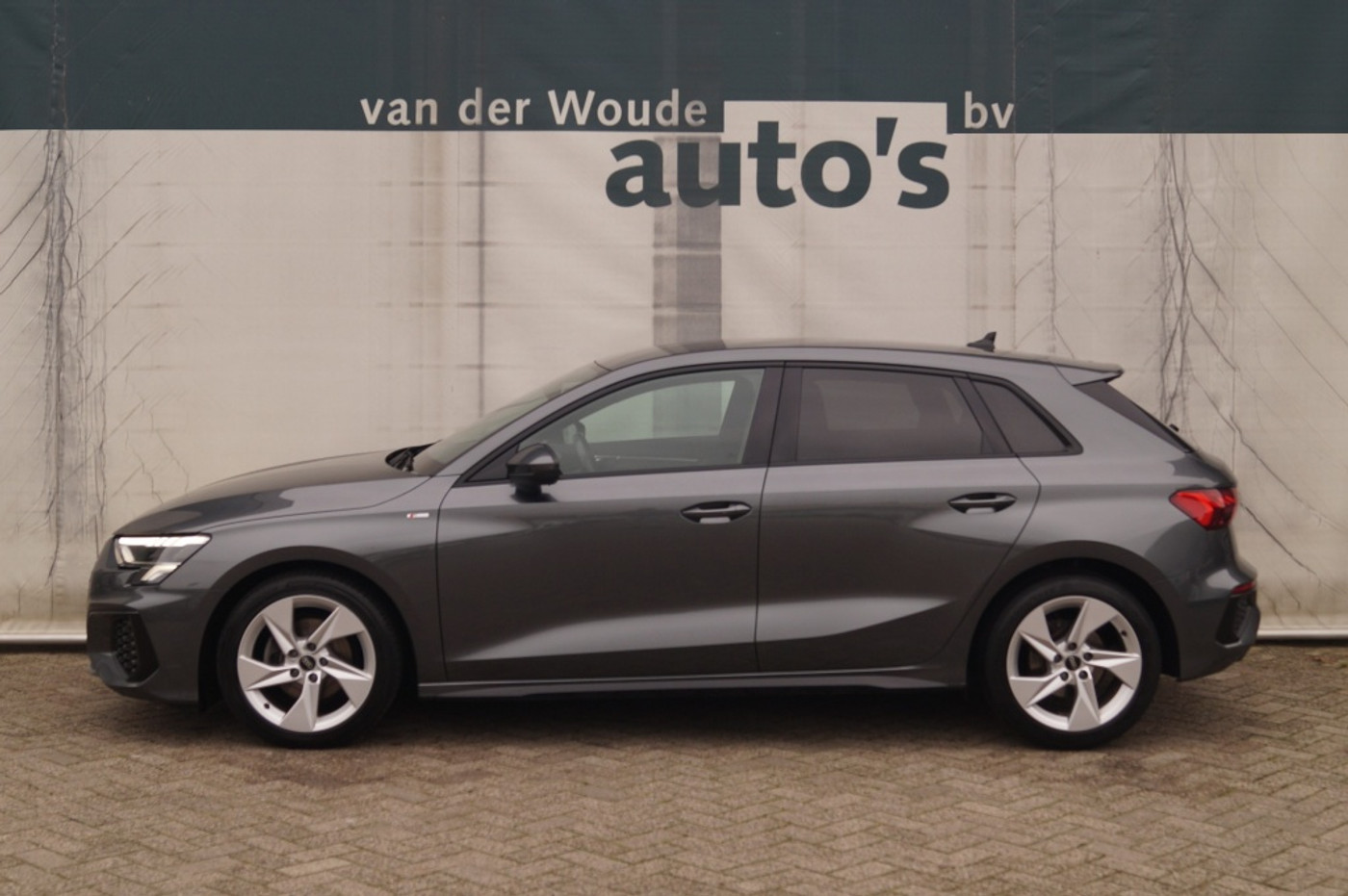 Audi A3 Sportback 30 TFSI S edition 2022 - voorkant