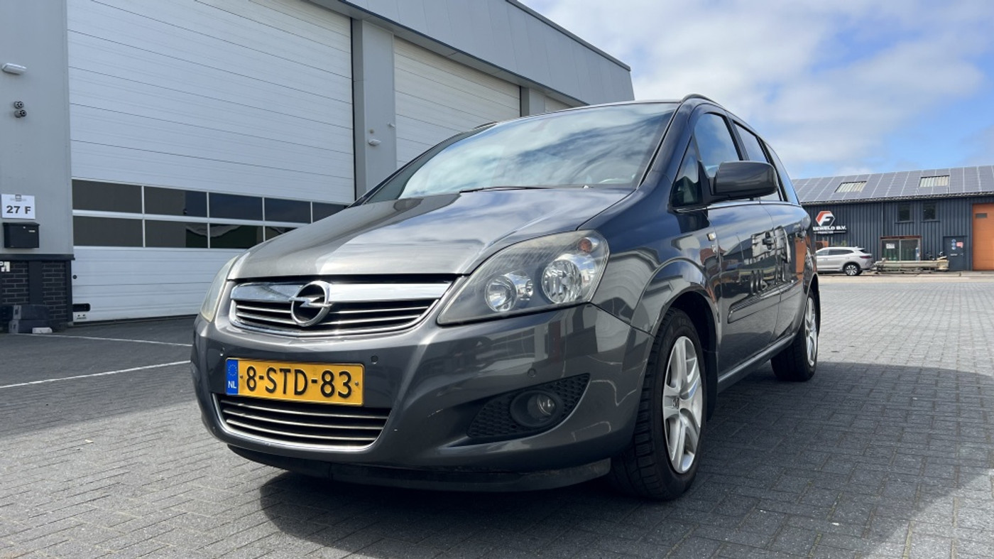Opel Zafira 1.6 111 y. Ed. 2011 - voorkant
