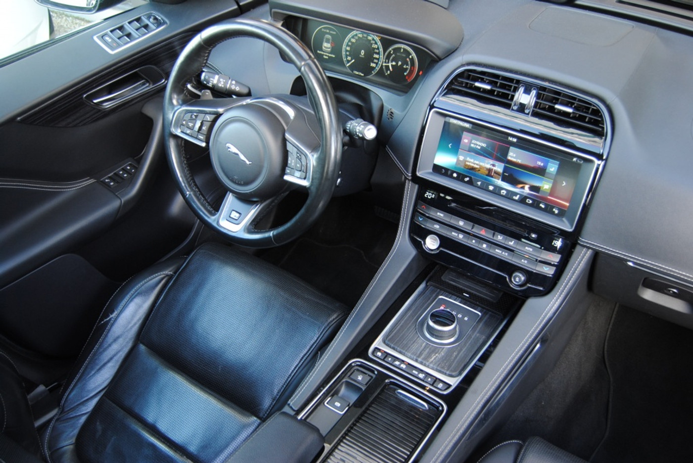 Foto van Jaguar Jaguar F-pace