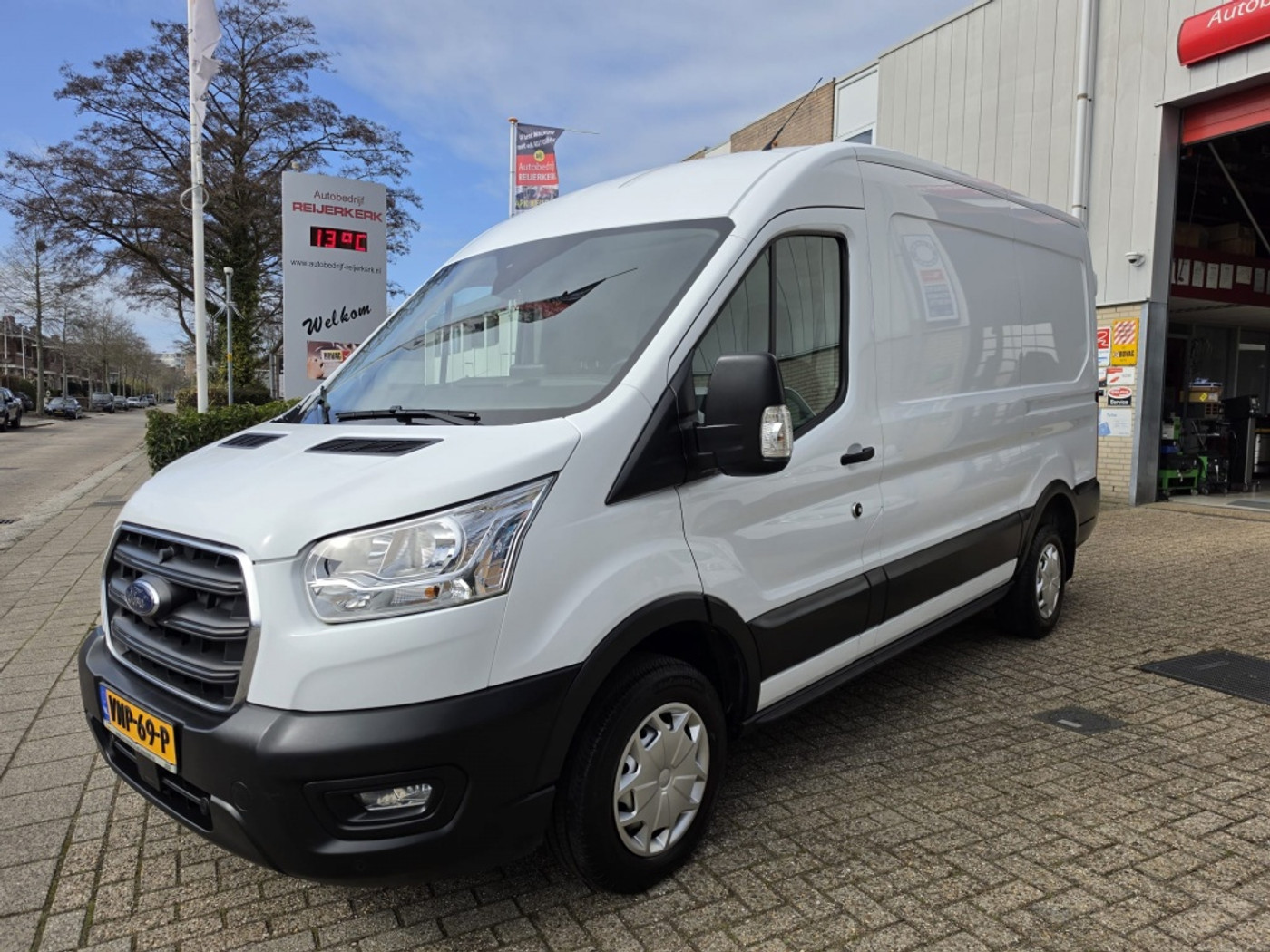 Ford Transit 310 2.0 TDCI L2H2, Trekhaak, Camera, Navigatie 2021 - voorkant