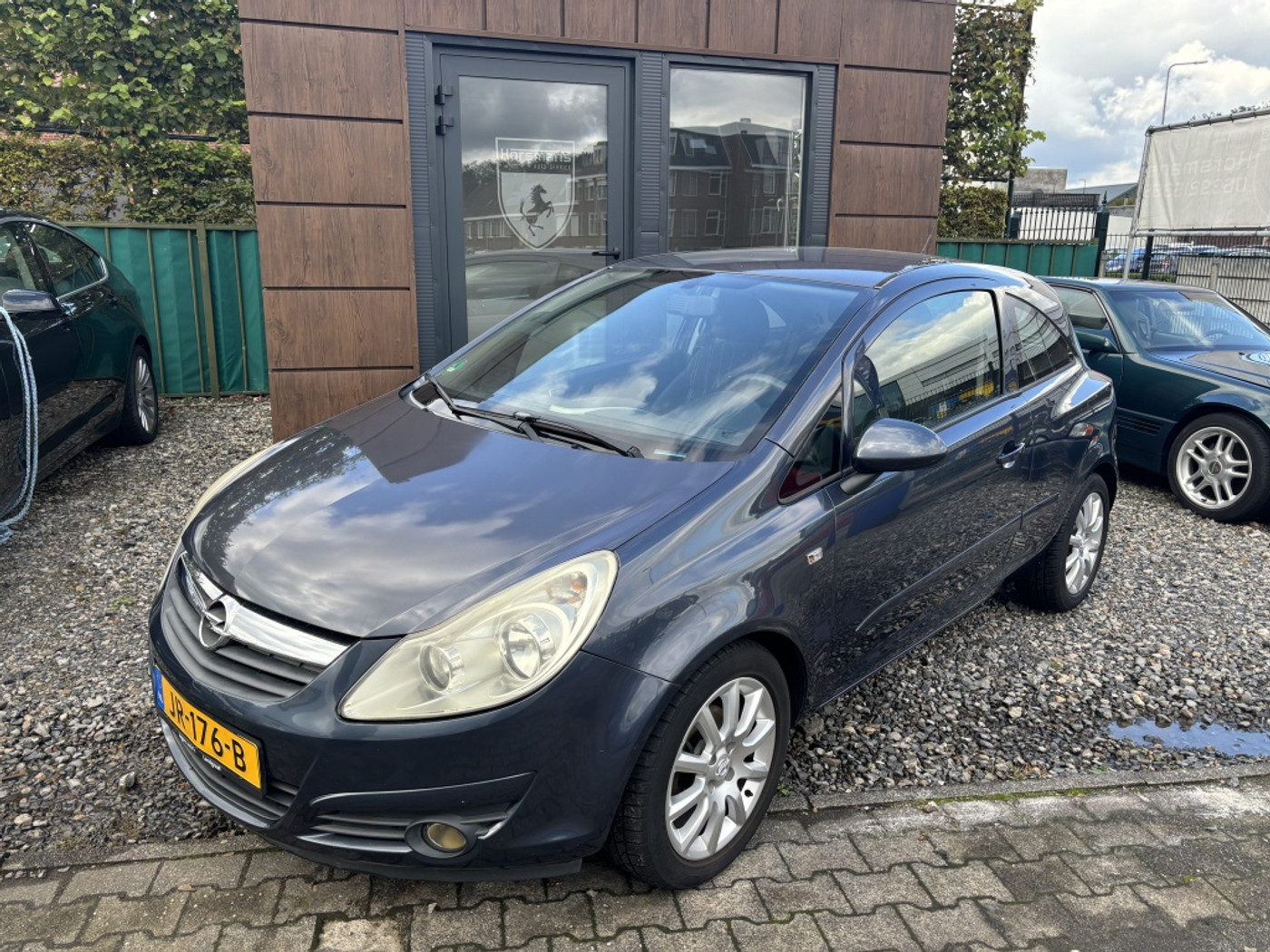Opel Corsa 1.2-16V Essentia 2007 - voorkant