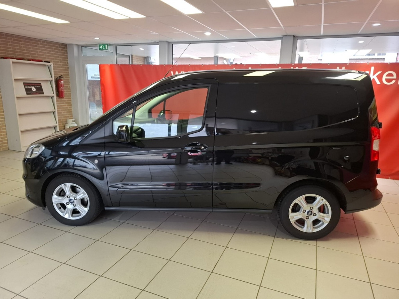 Ford Transit Courier 1.0 Limited EcoBoost, Milieu zone vrij, Navigatie, LM velgen 2023 - voorkant