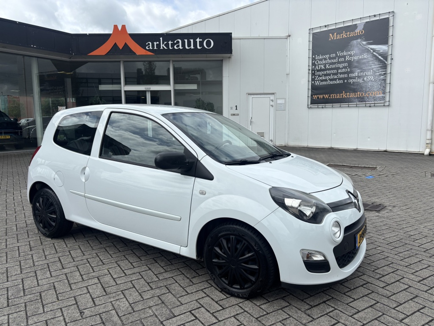 Renault Twingo 1.2 16V Collection Cruise Apk t/m 06-'27 2013 - voorkant