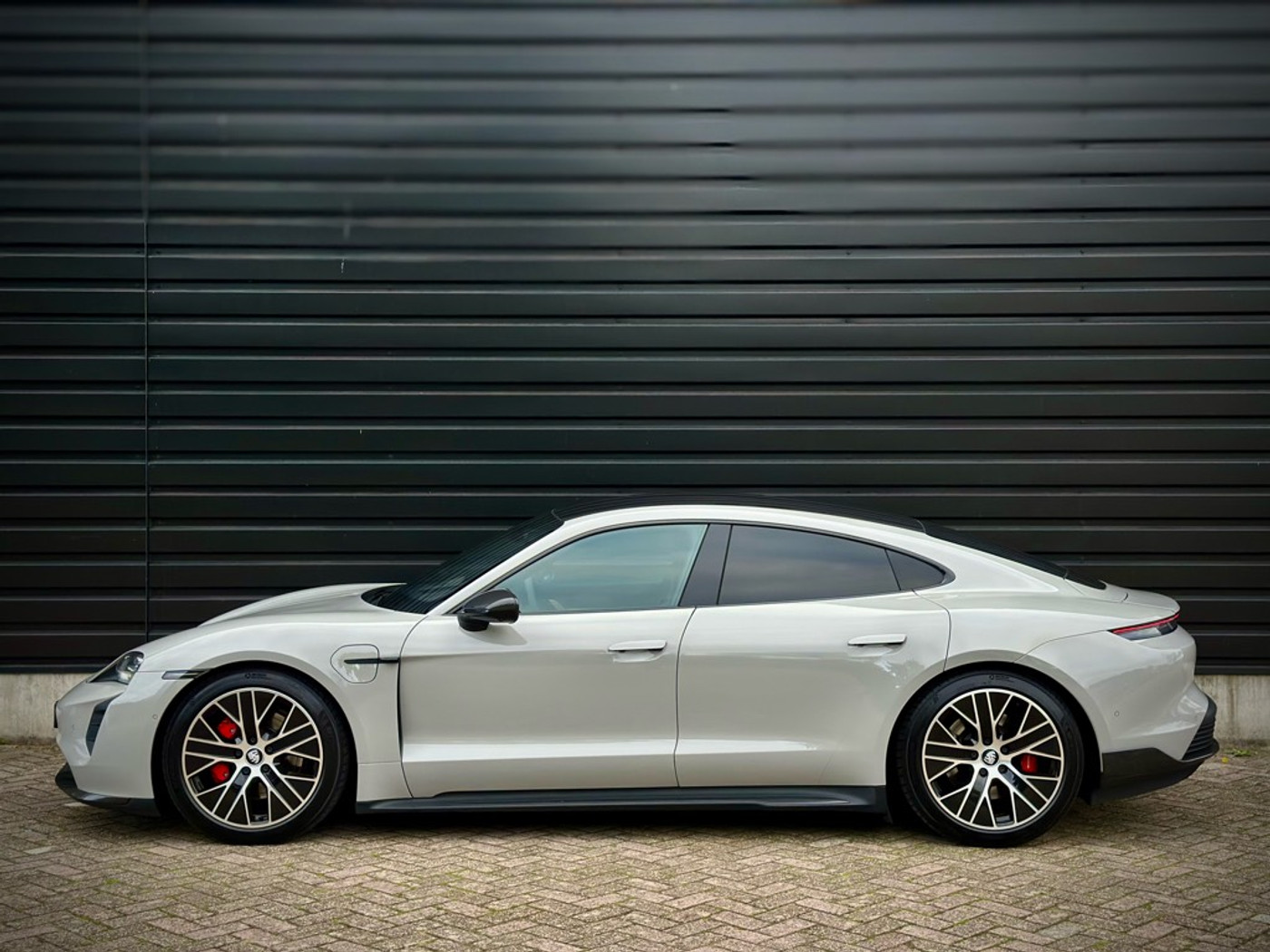 Foto van Porsche Taycan 4s