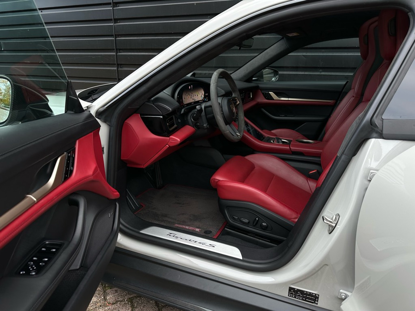 Foto van Porsche Taycan 4s