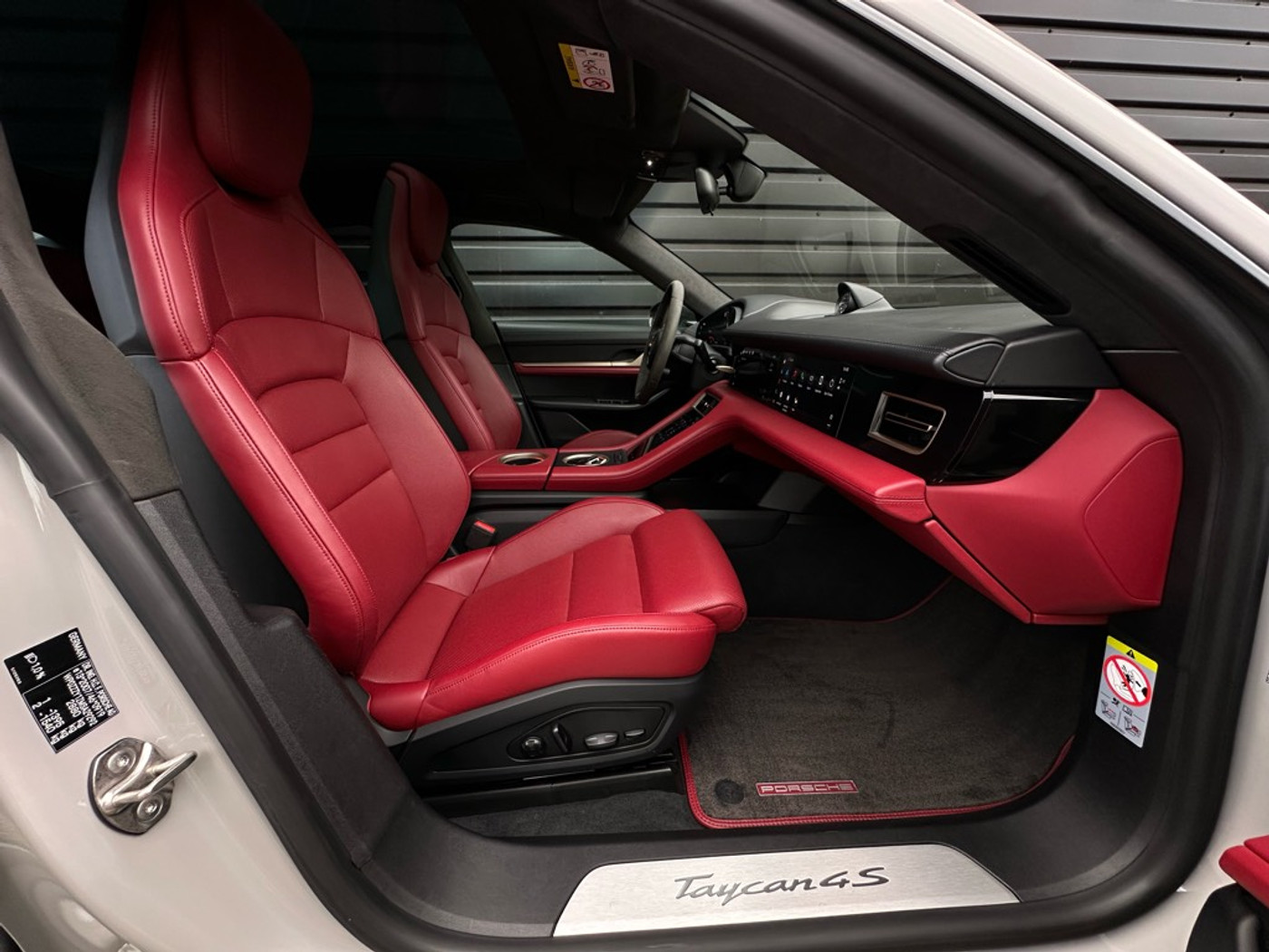 Foto van Porsche Taycan 4s