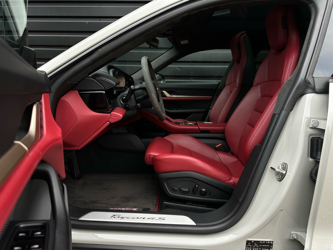 Foto van Porsche Taycan 4s
